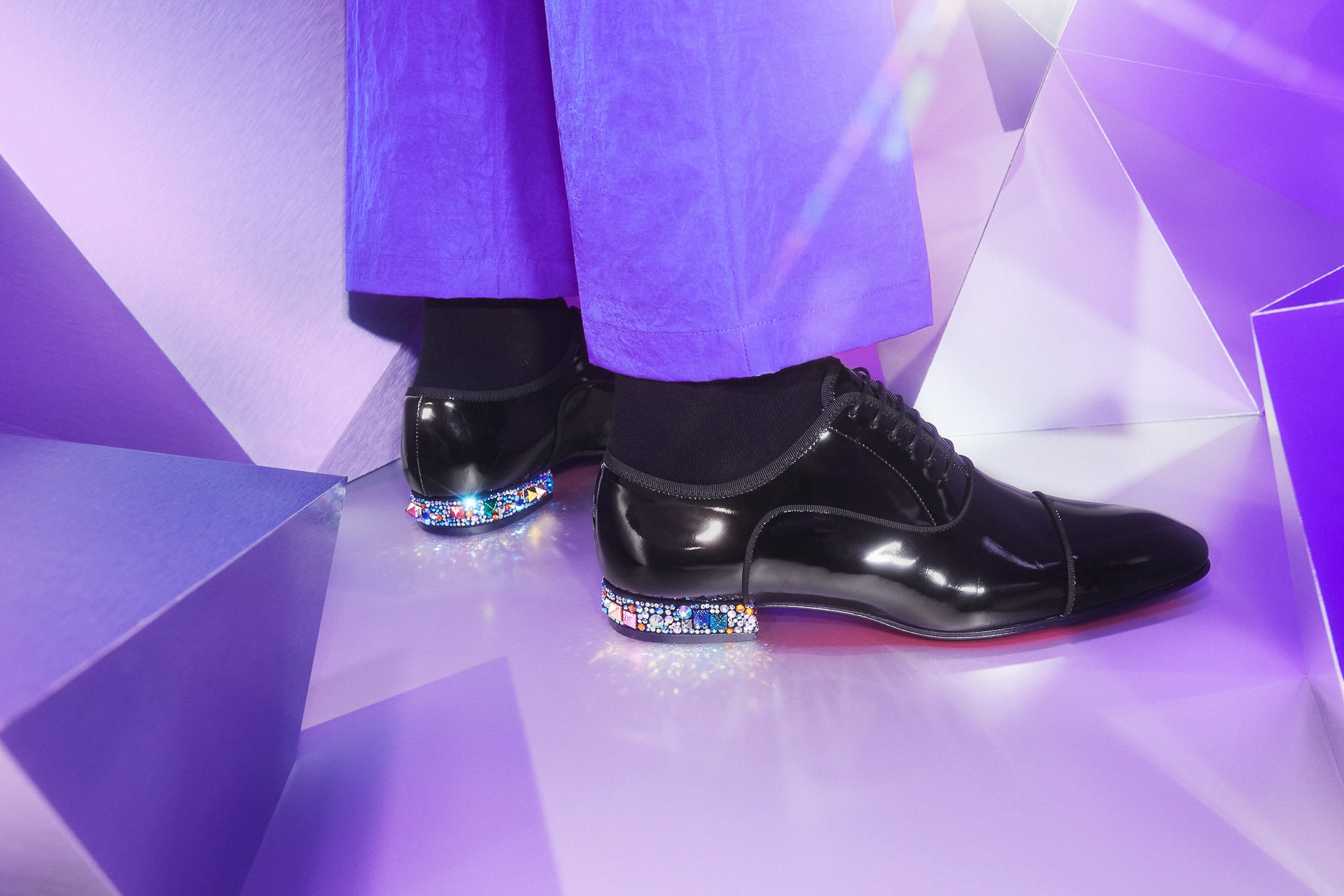 ディズニー100をお祝いしマーベルとクリスチャン ルブタンが新コレクションを発表した