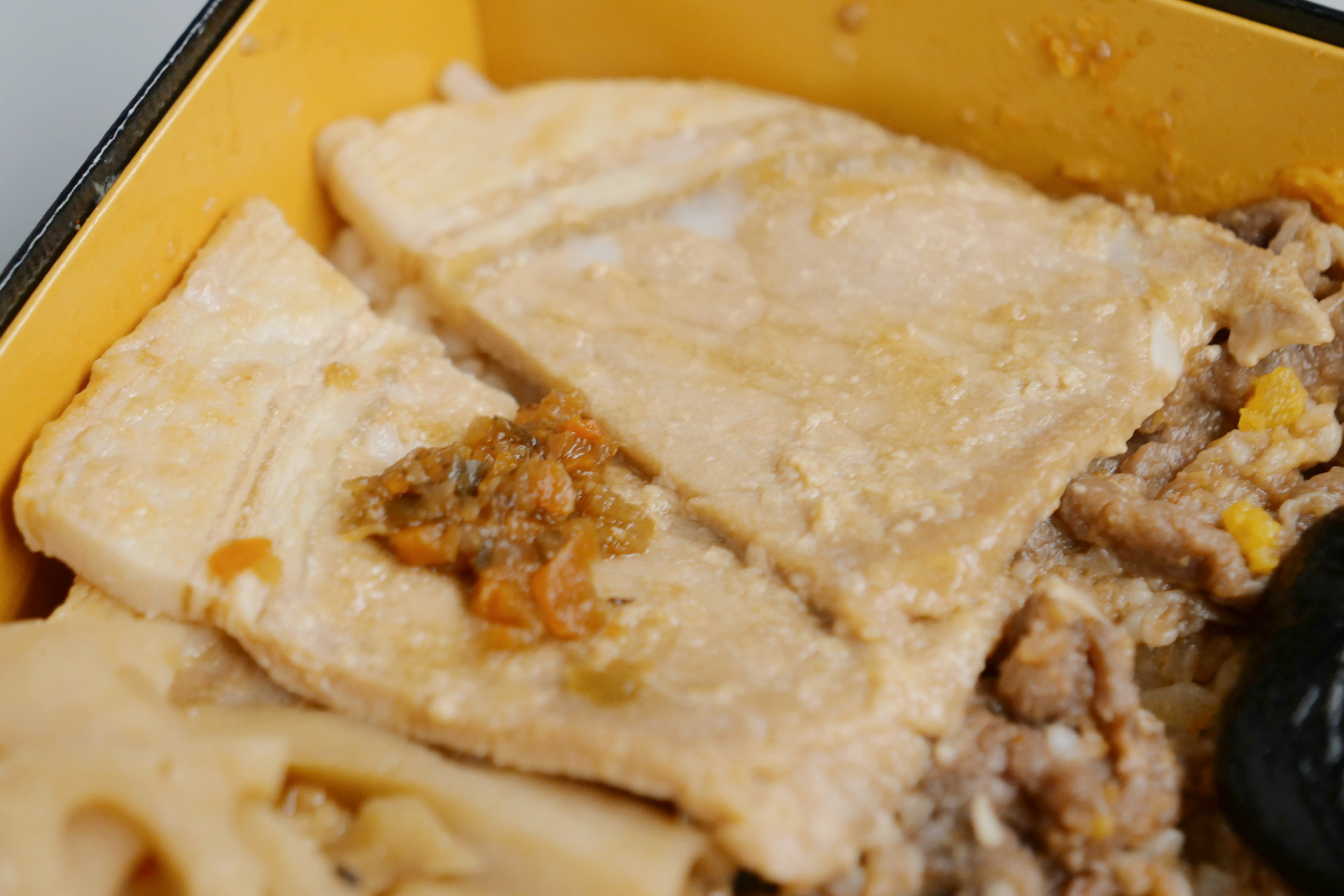 豚ロース肉は安心の生姜焼き。洋食レストランの味わいが楽しめる