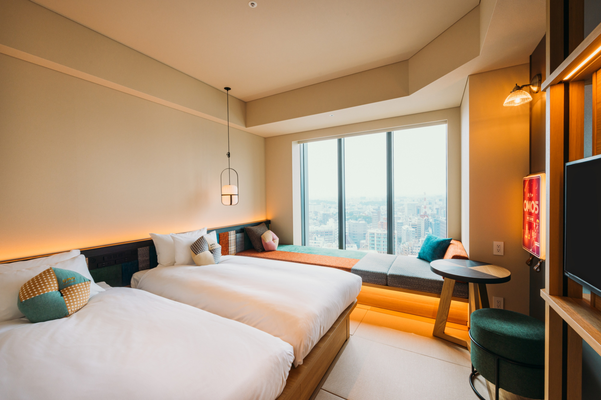 2〜3名定員の客室を中心に、4名定員のデラックスルーム、キッチンが付いた6名定員の「OMOハウス」も