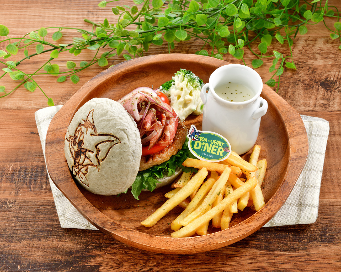 トムはお肉のとりこ♡とびっきりの贅沢ローストビーフバーガー