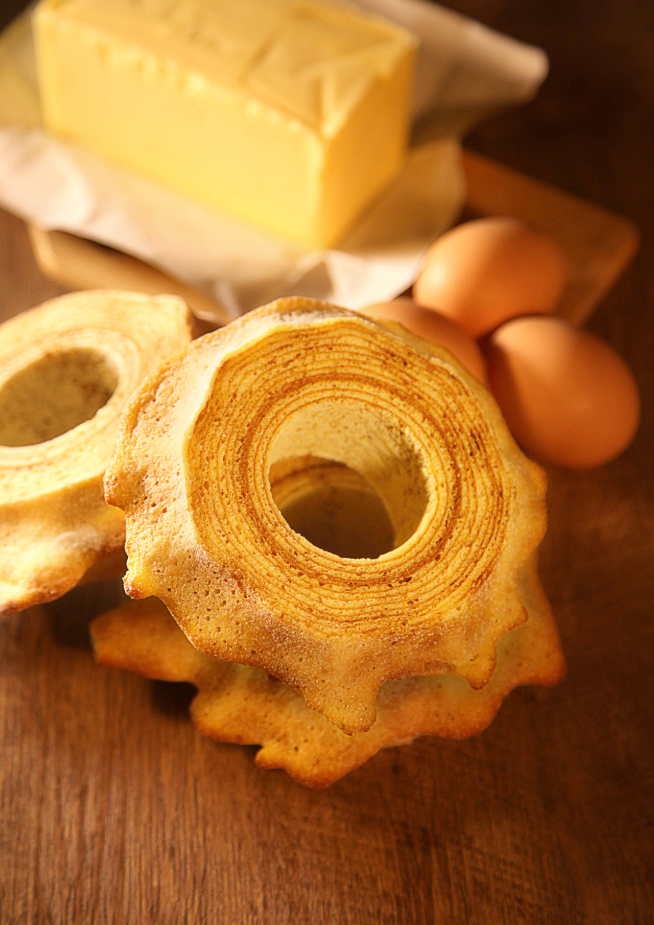 パティスリー ザ・エレンの「エレンバウム 時のなる木 ハードタイプ」。表面はカリッと、中はしっとり味わい深く、バターの香り豊か