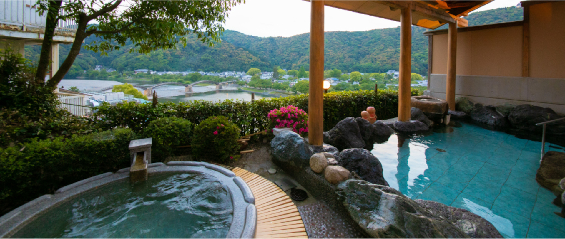 昼食の前には、岩国国際観光ホテルの絶景温泉に入浴できる
