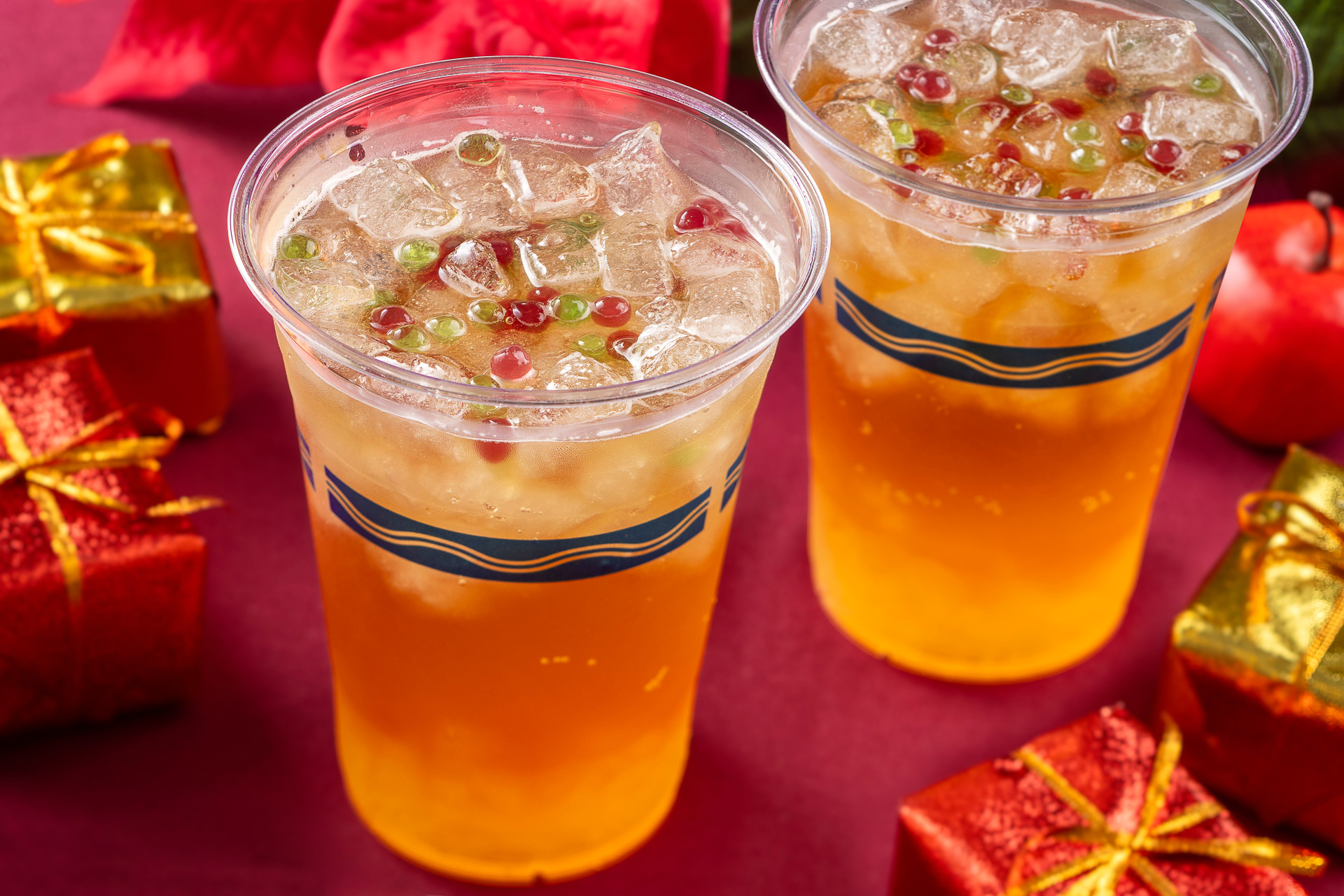 「スパークリングカクテル（ラム＆アップル）」は見た目も味わいもクリスマスらしさ満点！