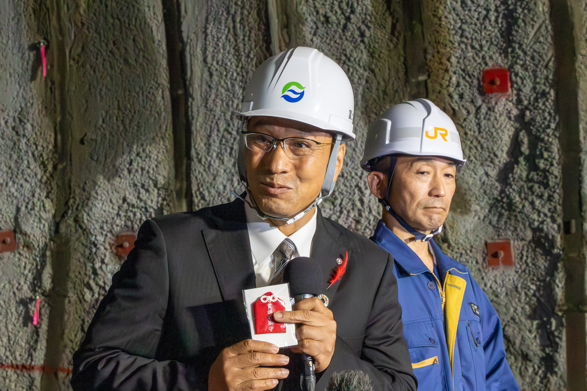 今回の貫通石を封入したお守りをふるさと納税の返礼品として用意するそうだ