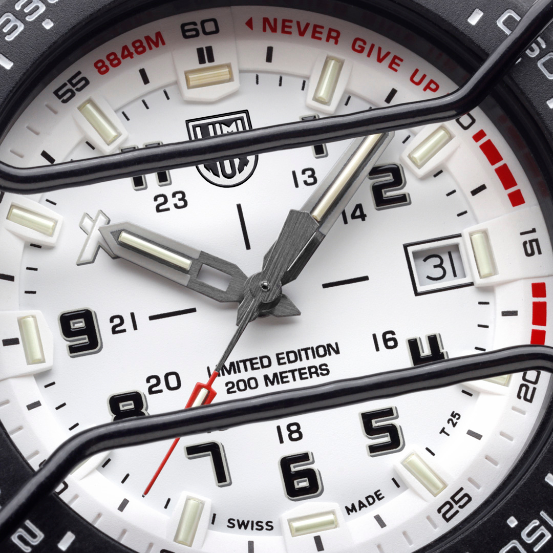 ガラスを保護する取り外しバー搭載