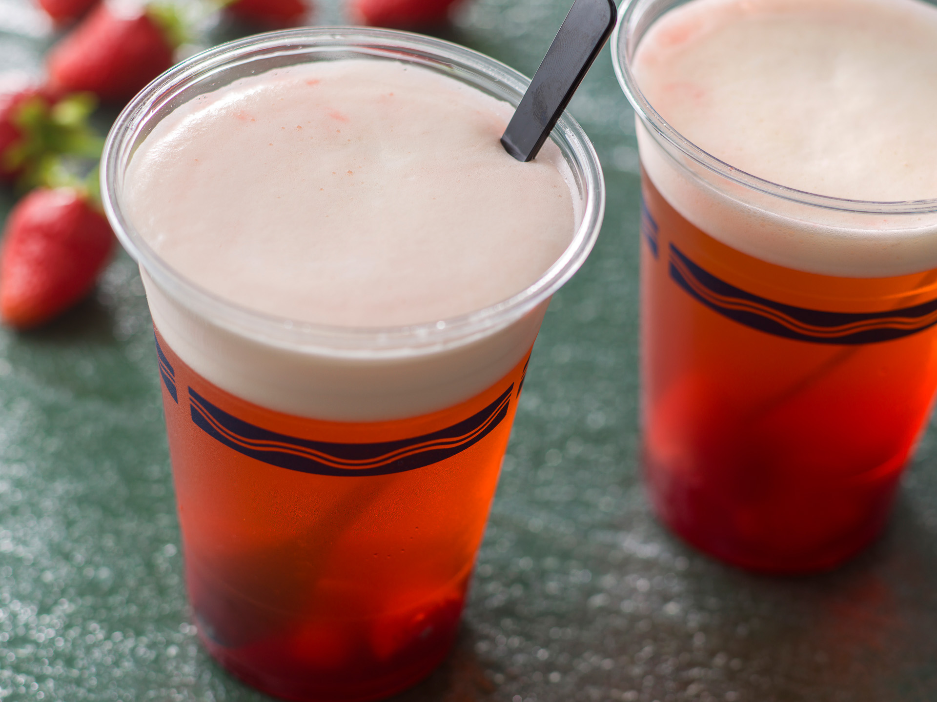 「プラザパビリオン・レストラン」の「ビアカクテル（ストロベリー）」（780円）