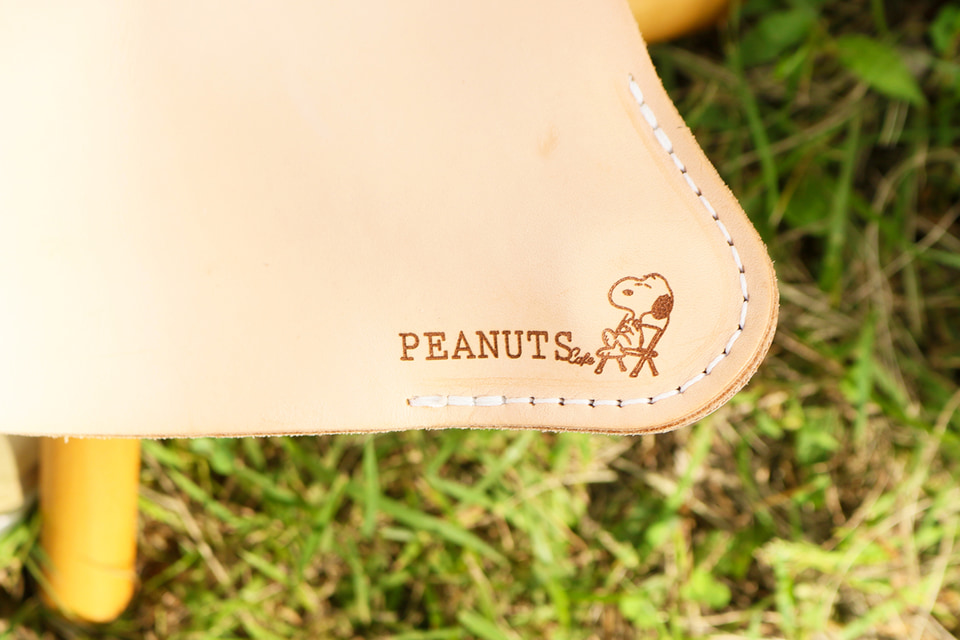 スヌーピーの天然素材スツール「PEANUTS Cafe」で発売。キャンプに