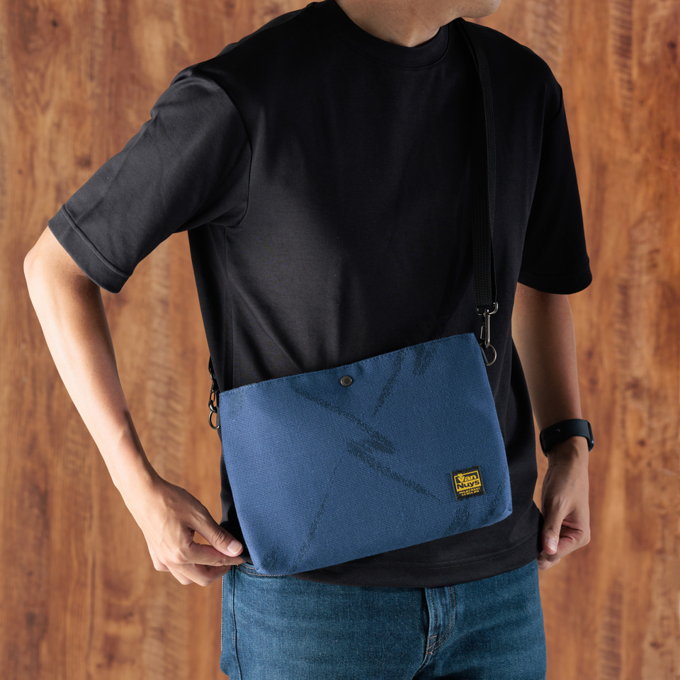 ANA×バンナイズ、未使用のシートカバーをアップサイクルしたバッグや