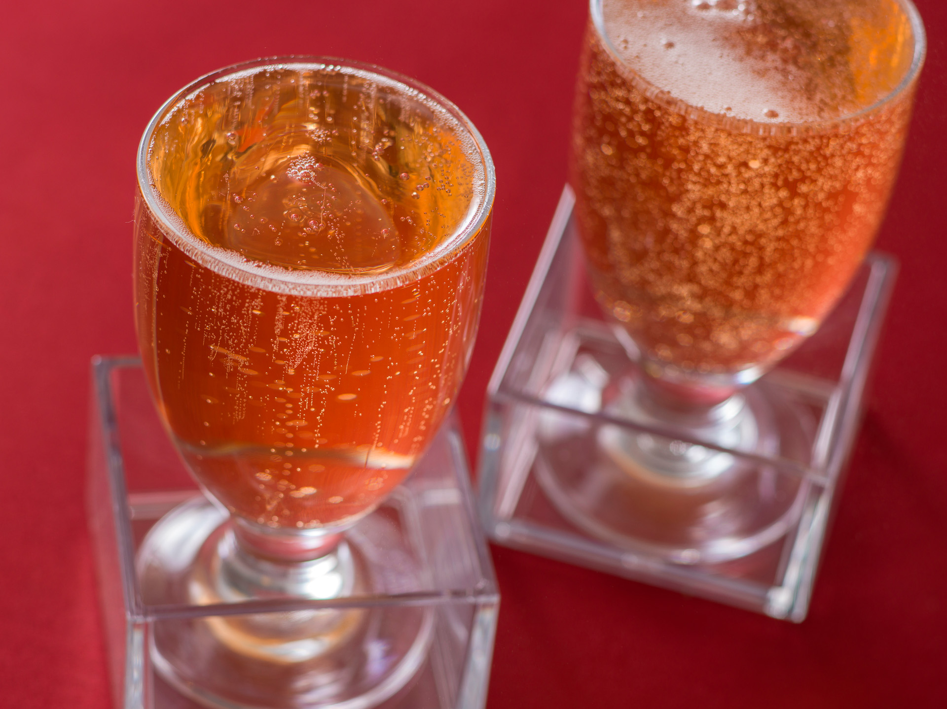 「カフェ・ポルトフィーノ」の「ロゼ・スパークリングワイン」（グラス1000円）