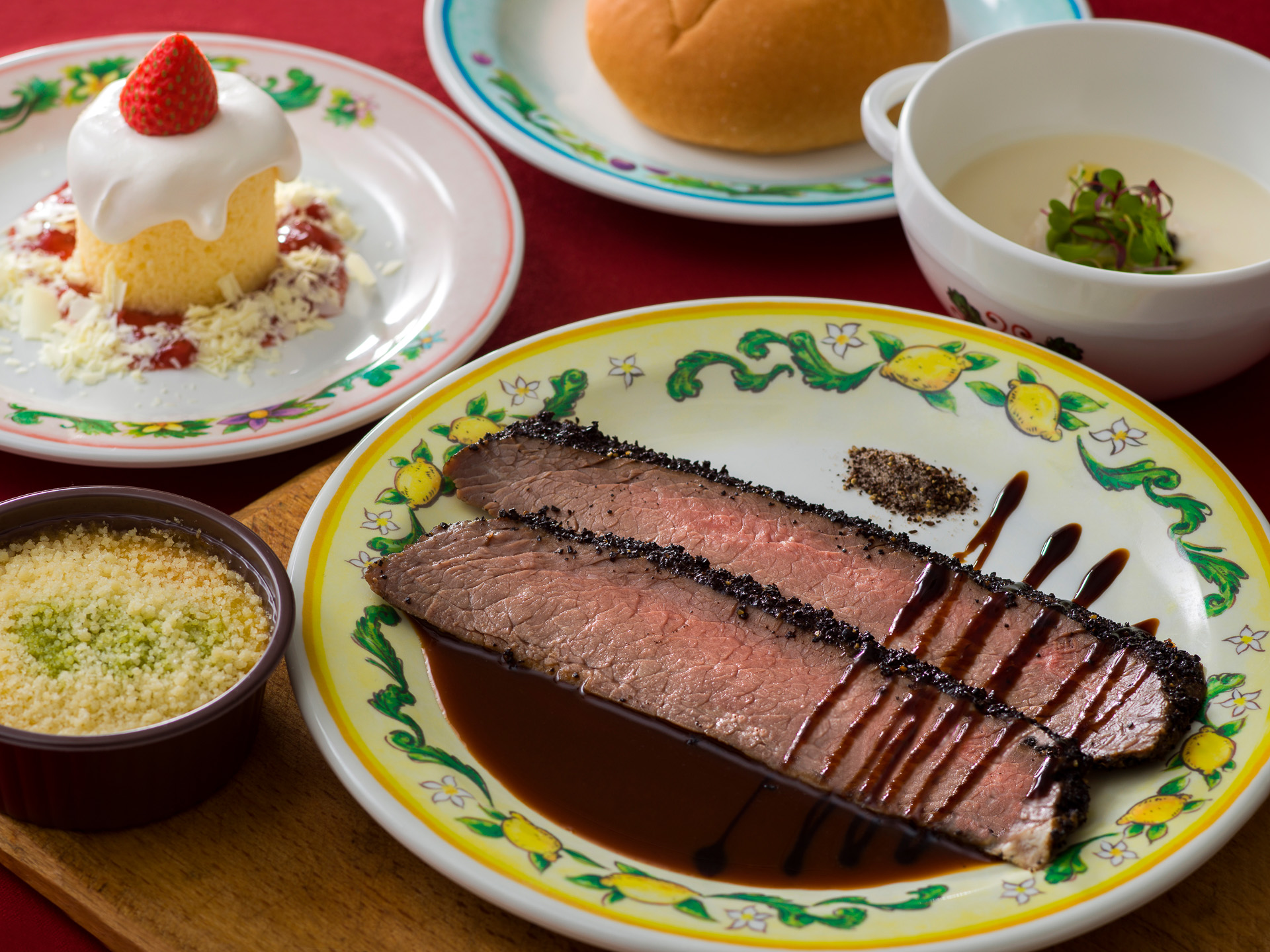 「カフェ・ポルトフィーノ」の「スペシャルセット」（3300円）