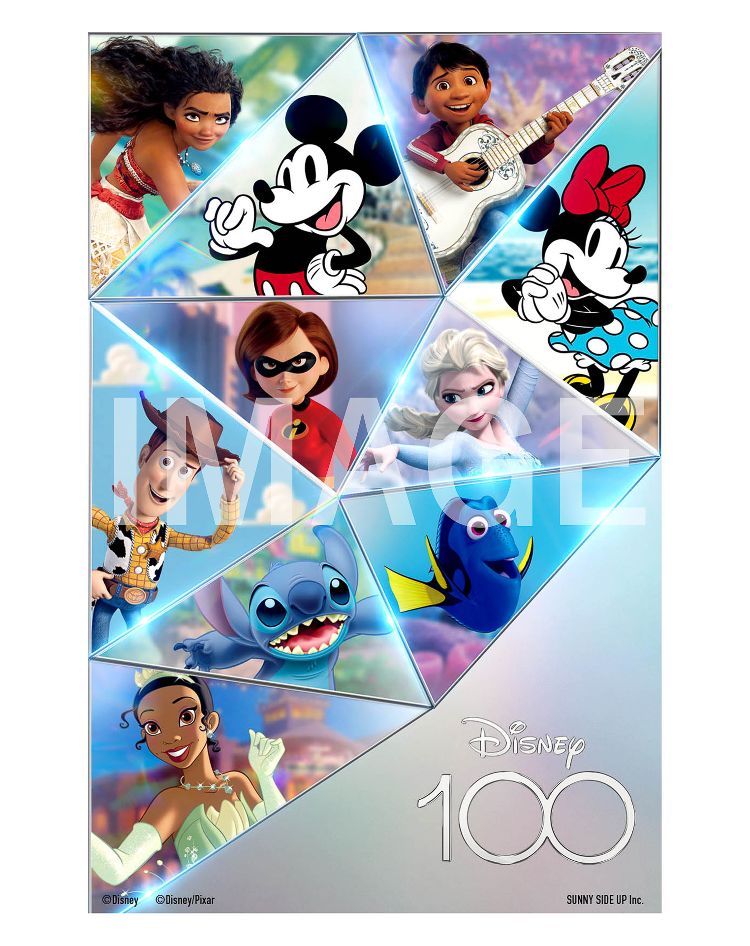 セブン-イレブン店内のマルチコピー機でDisney100アートのポストカードも購入できる