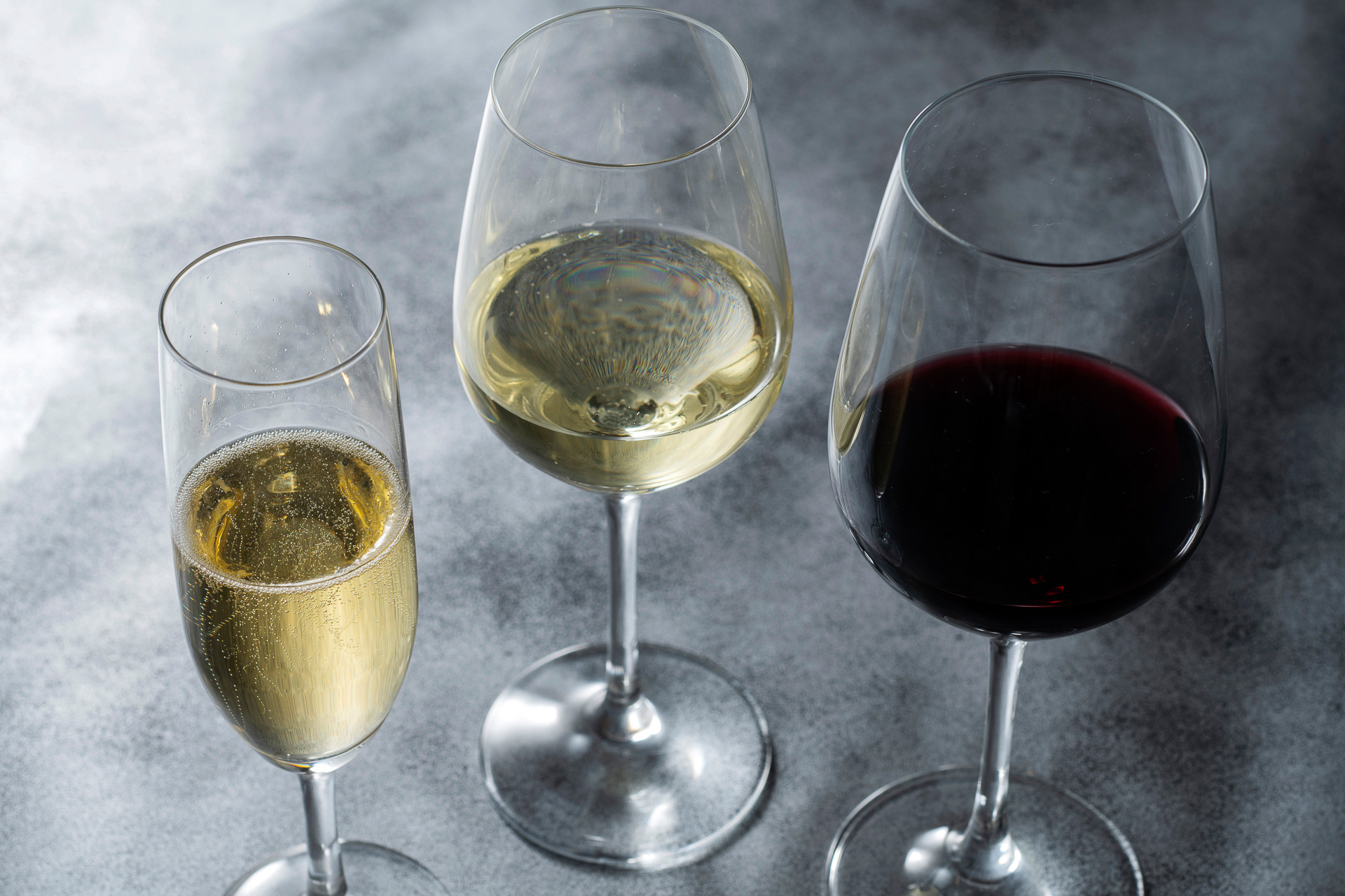 コースと一緒にオーダーしたいのが「ソムリエおすすめのペアリングワインセット」（4500円）