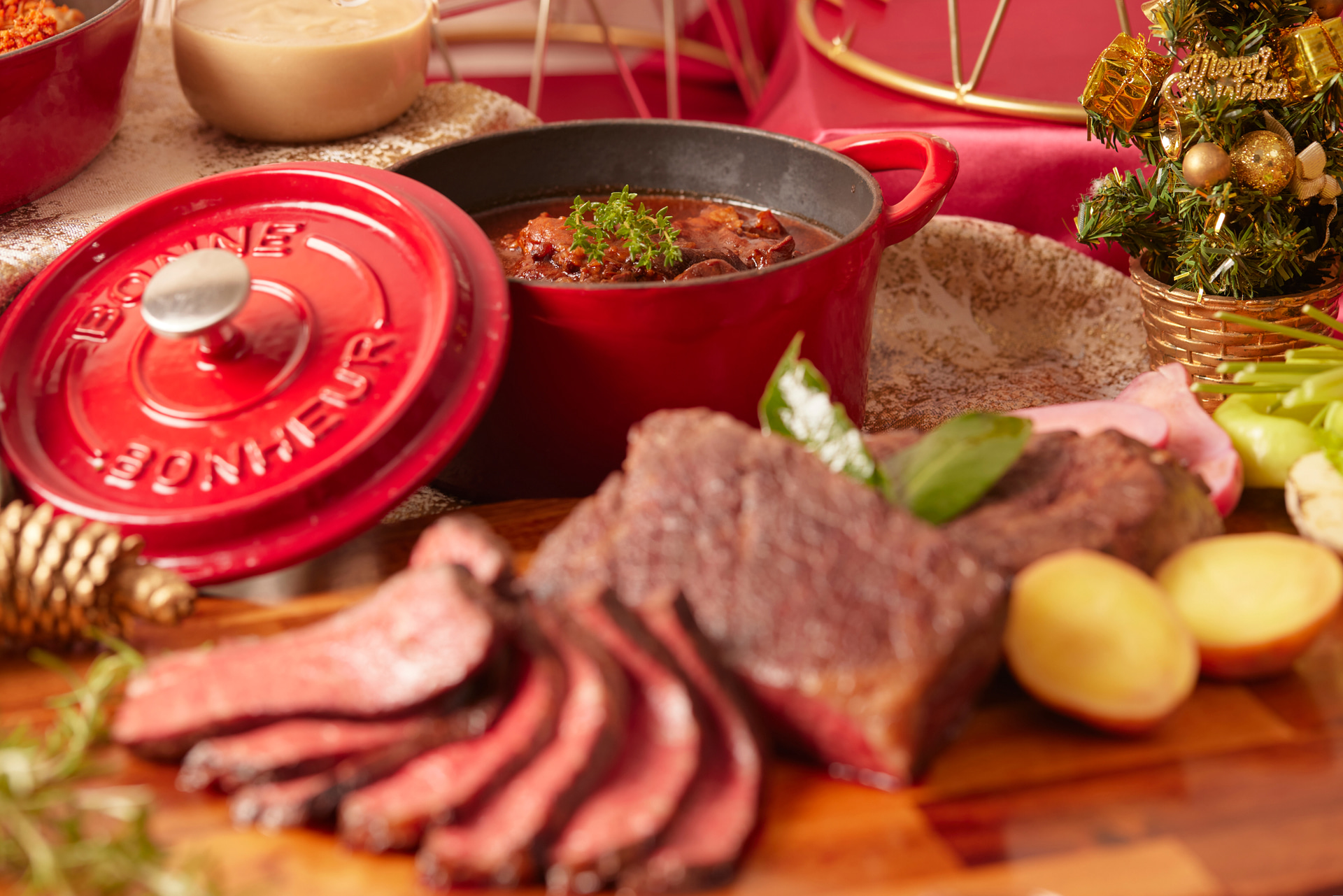 ビーフシチュー（写真奥）