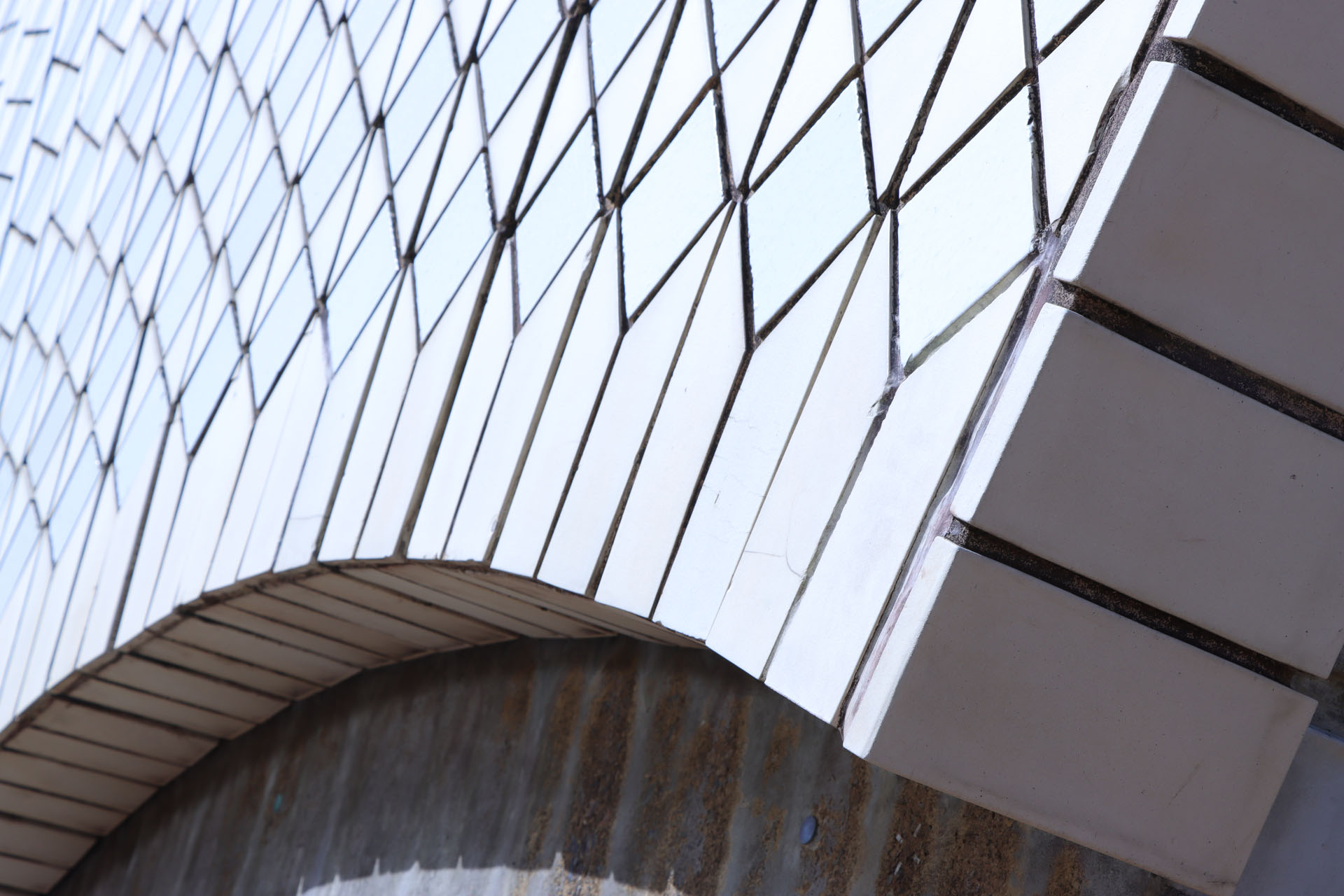 タイルの側面にはスウェーデン製であることがわかる記載がある