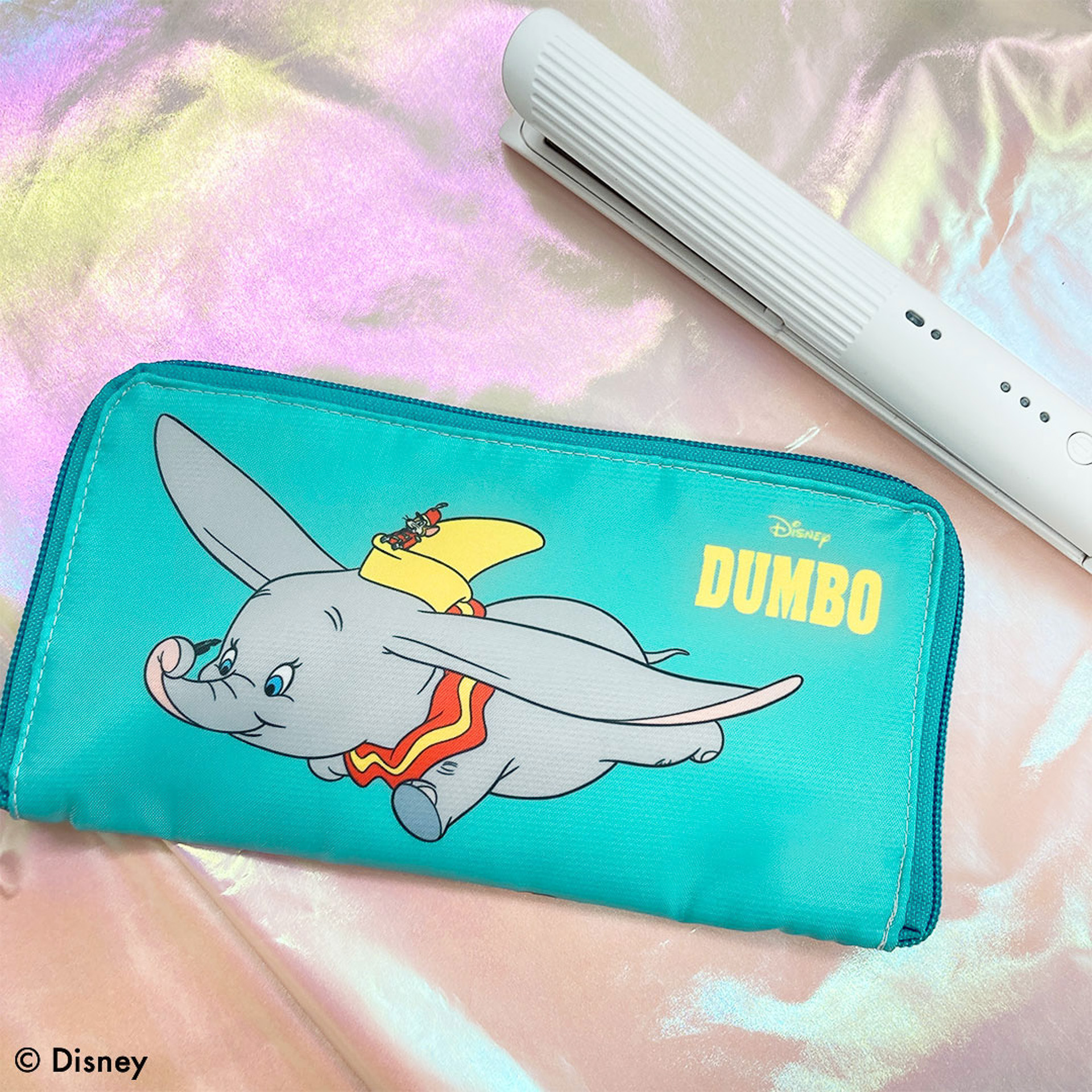 旅行にも便利なヘアアイロンケースも