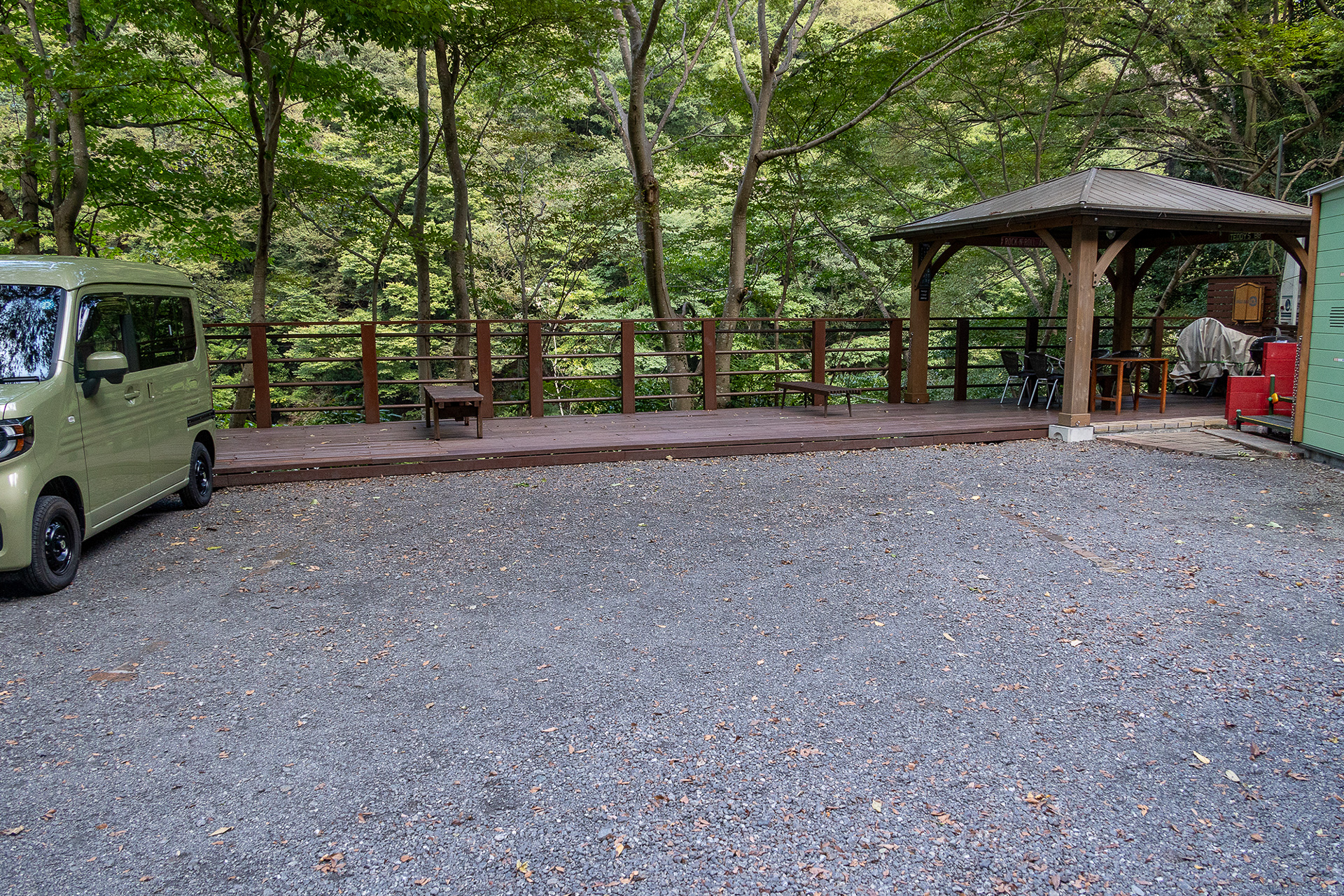3つ目のプレミアムサイト。横にある東屋はあとで紹介するトレーラーハウス利用者専用だが、トレーラーハウスの利用がないときは有料で使用できる