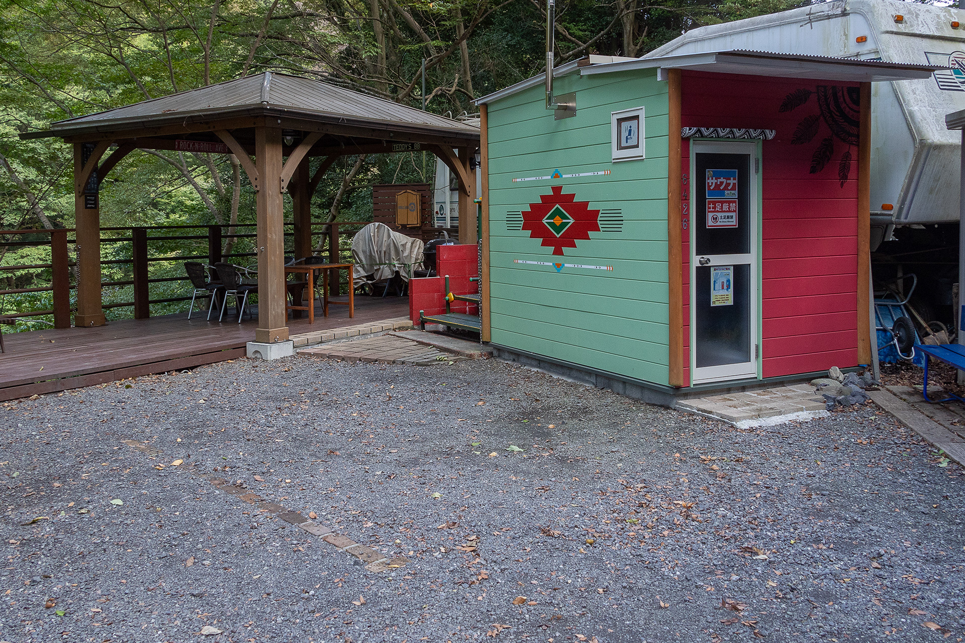 新たに立てたサウナブース。利用料金は60分3000円で、同時に複数人で利用する場合、別途1人あたり500円。要水着着用