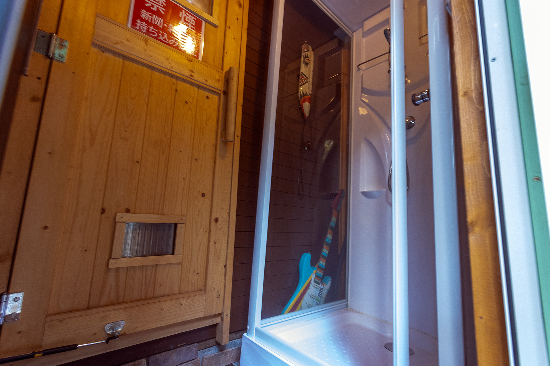 サウナ棟にはシャワーもある