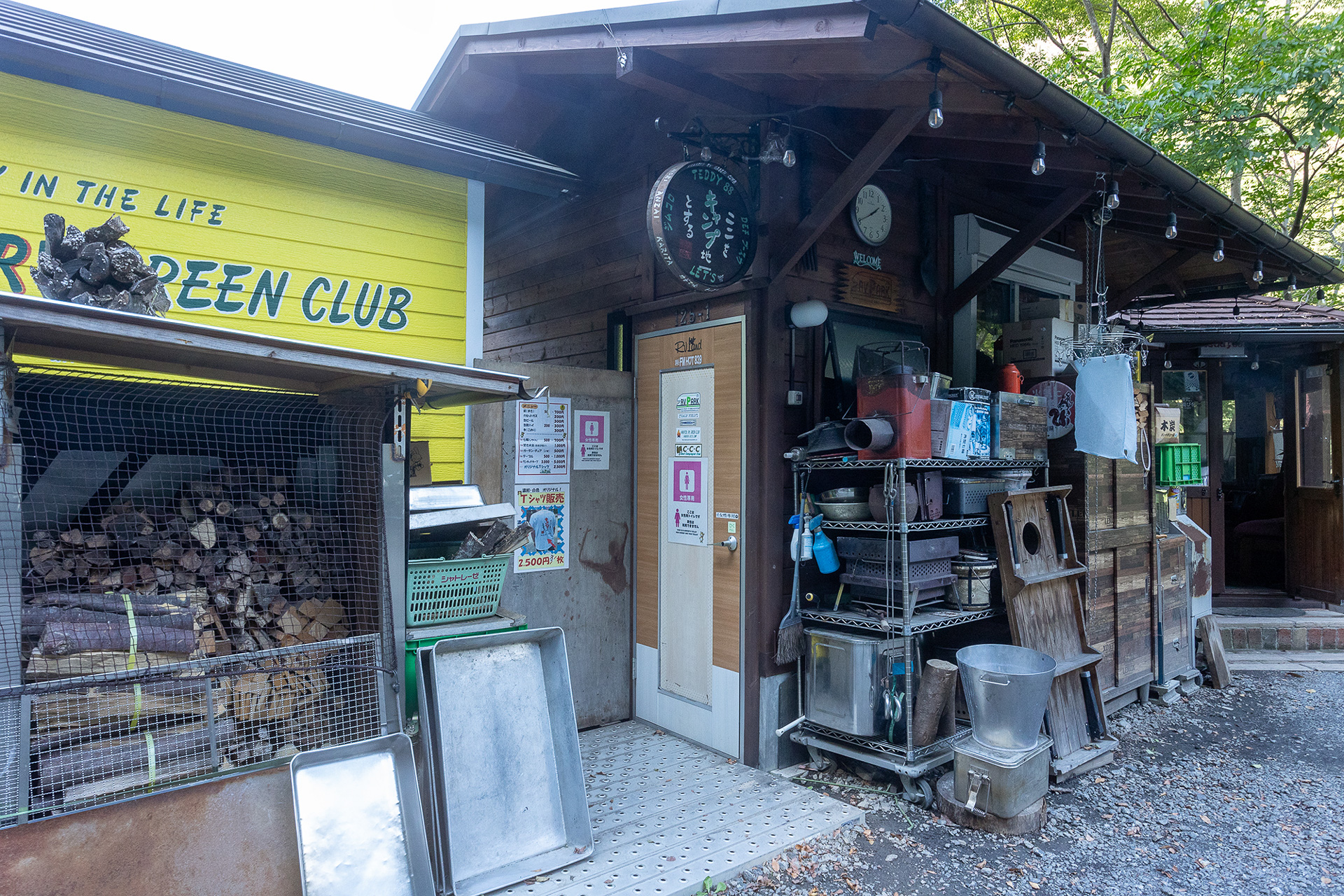 管理棟の横にも女性専用トイレがある