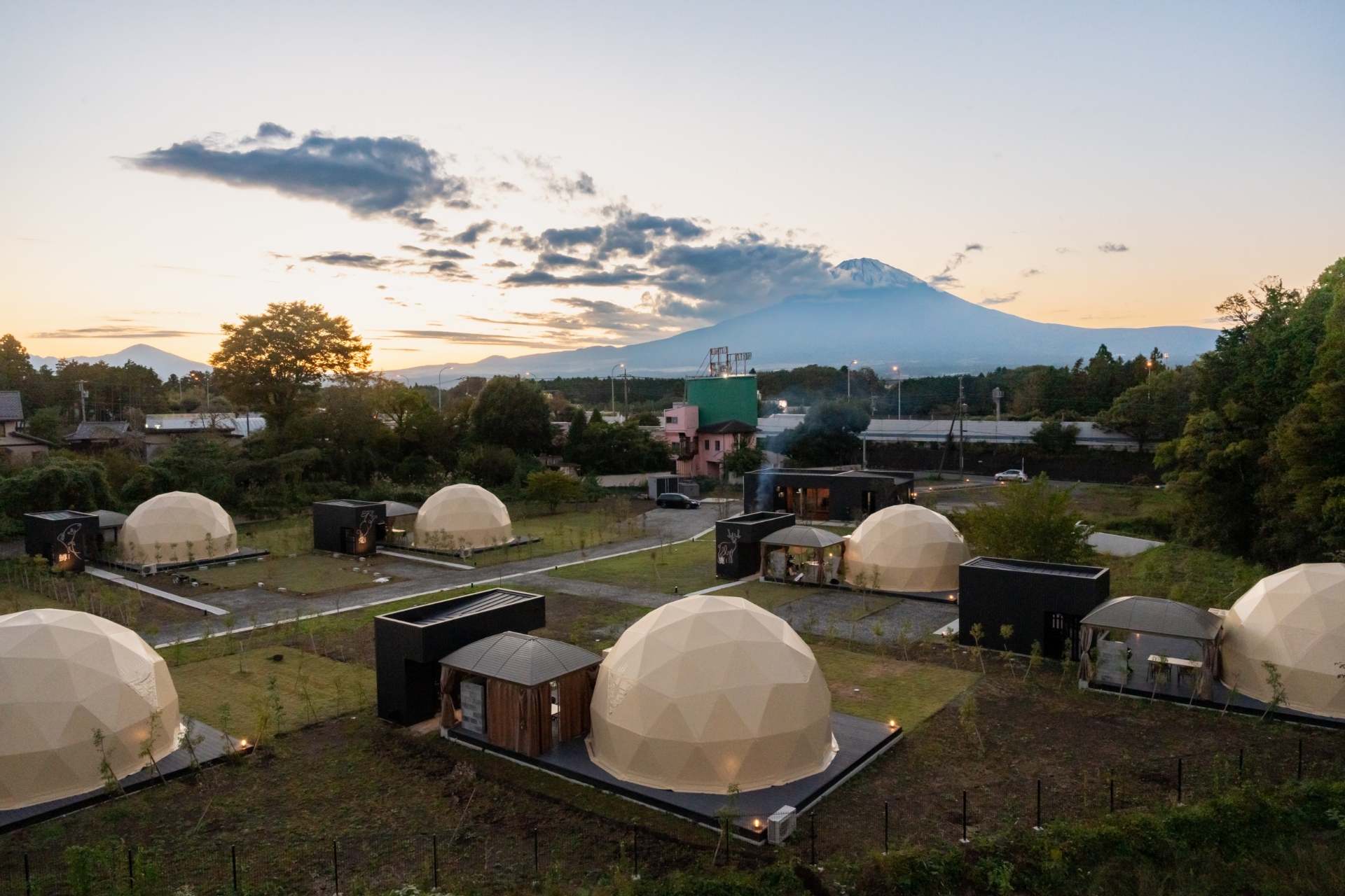 グランピング施設「リラムグランピングリゾート御殿場」が10月29日に開業