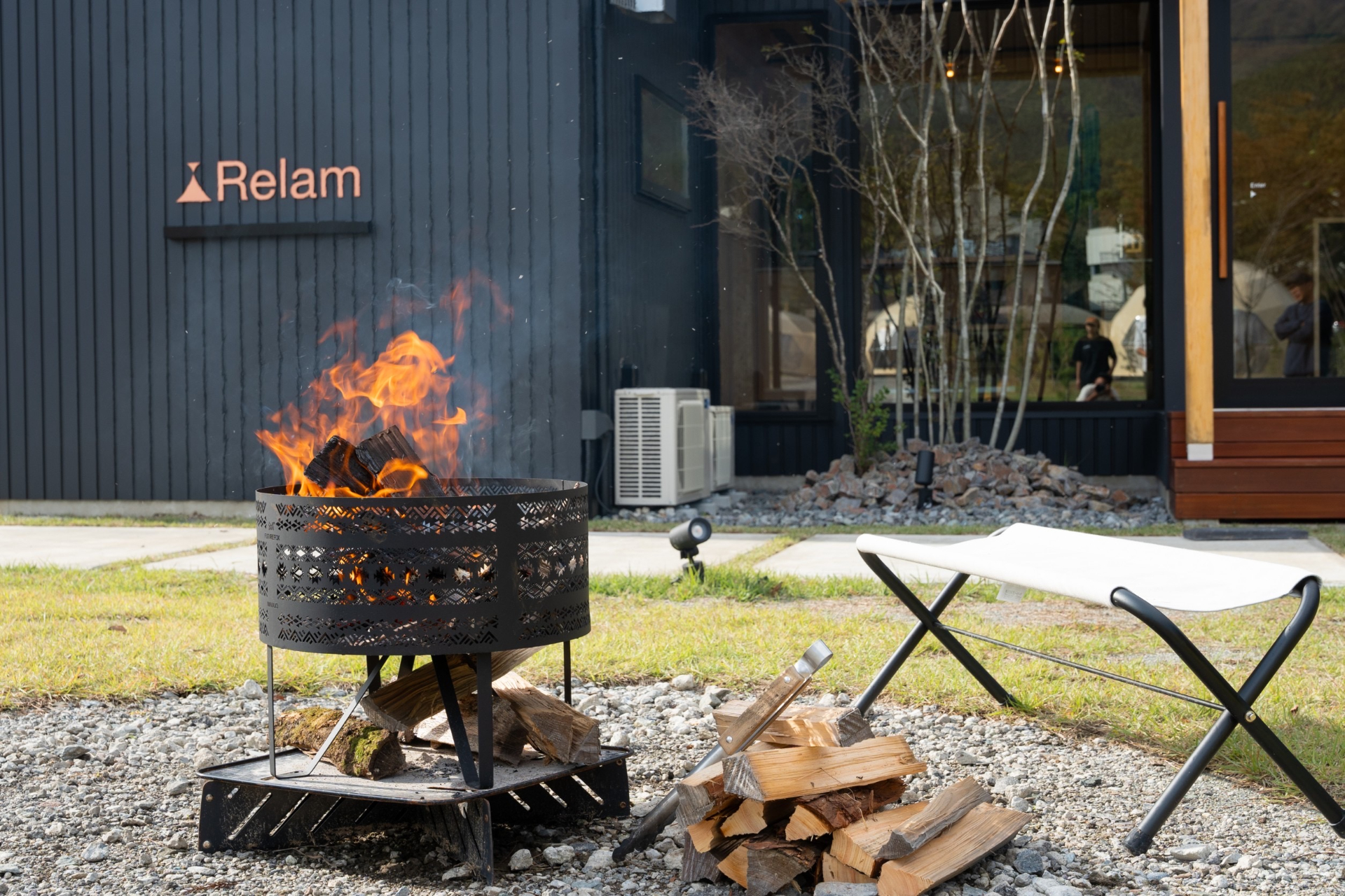 自然に囲まれながら焚き火ができる