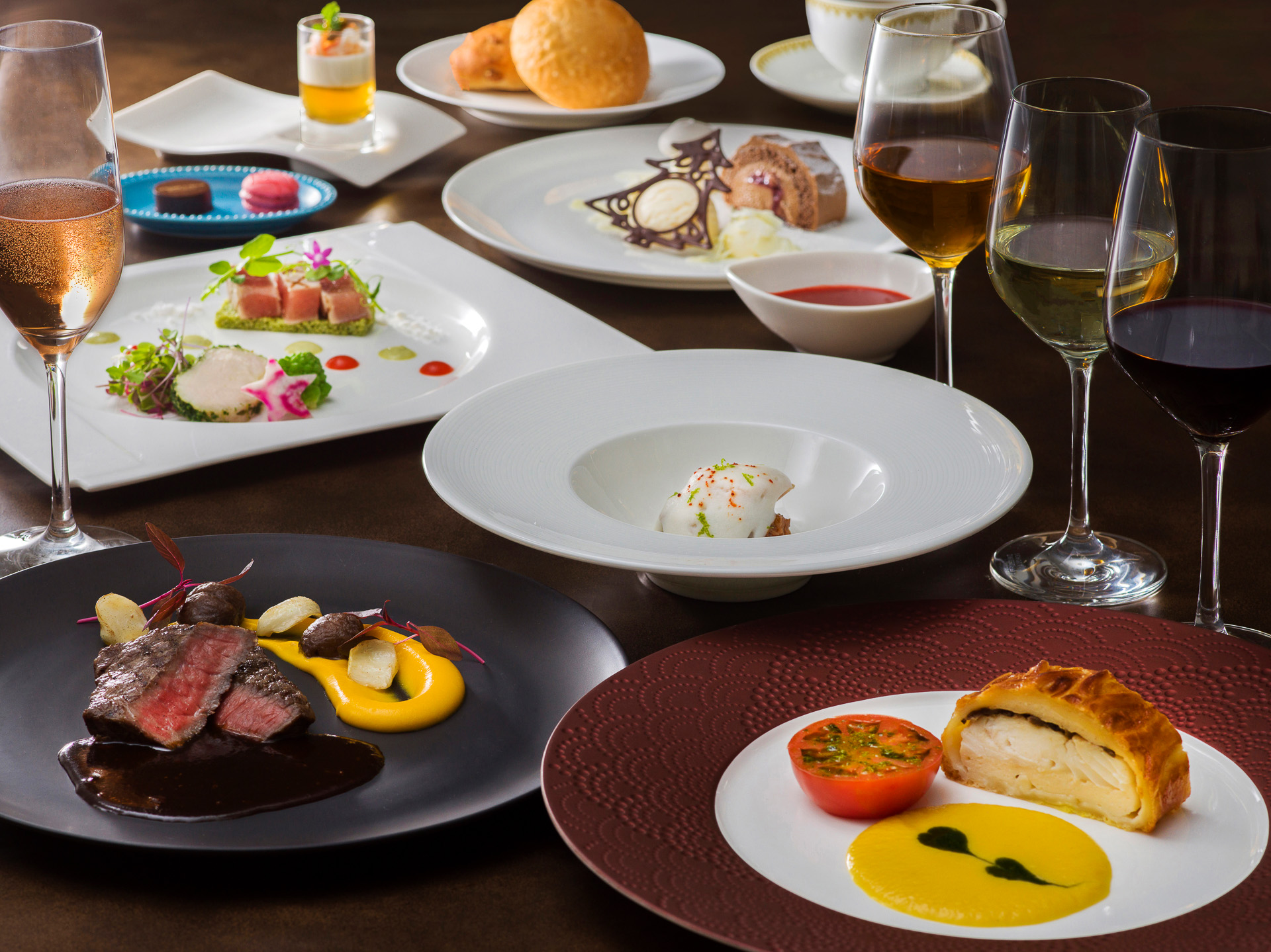 「マゼランズ」の「ペシャルコース、ペアリングワイン付き」（2万1000円）