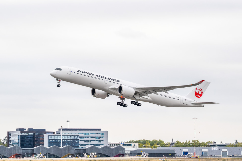 JALの国際線新機材A350-1000、初号機がテストフライト実施！ 年内就航