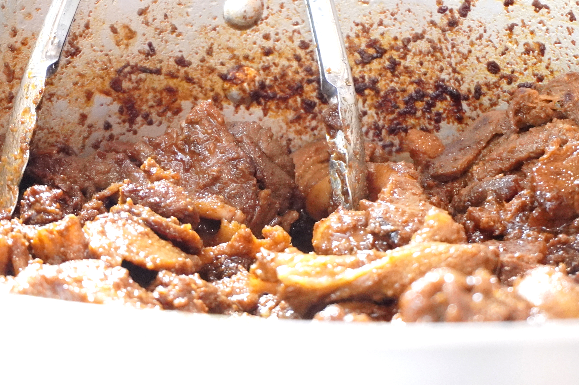 秩父名物「わらじカツ丼」に分厚い豚味噌をトッピングした豪快な1杯