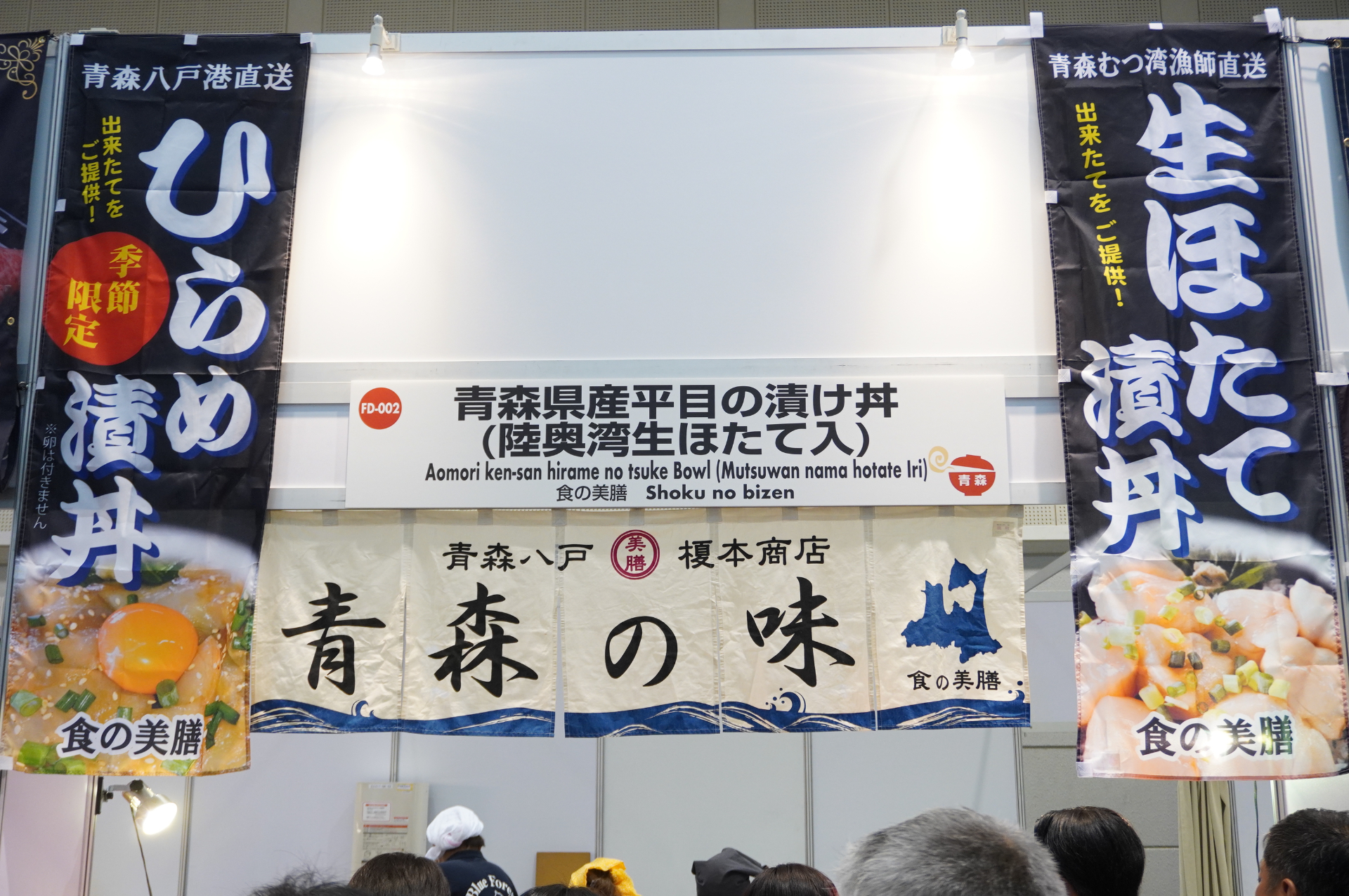 通常なら現地へ行かないと食べられないような海鮮丼やボリューム満点の肉丼など、いろいろな種類をハシゴするものアリ