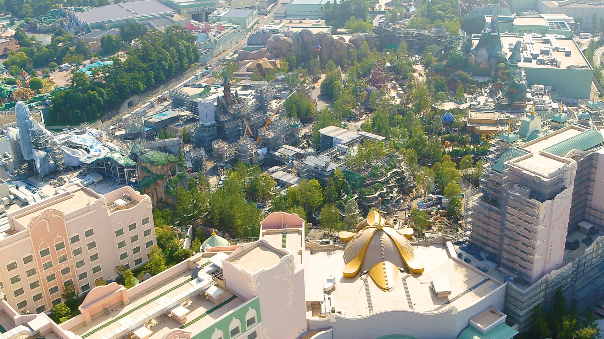 東京ディズニーシーの新テーマポート・ファンタジースプリングスの建設過程動画が公開された