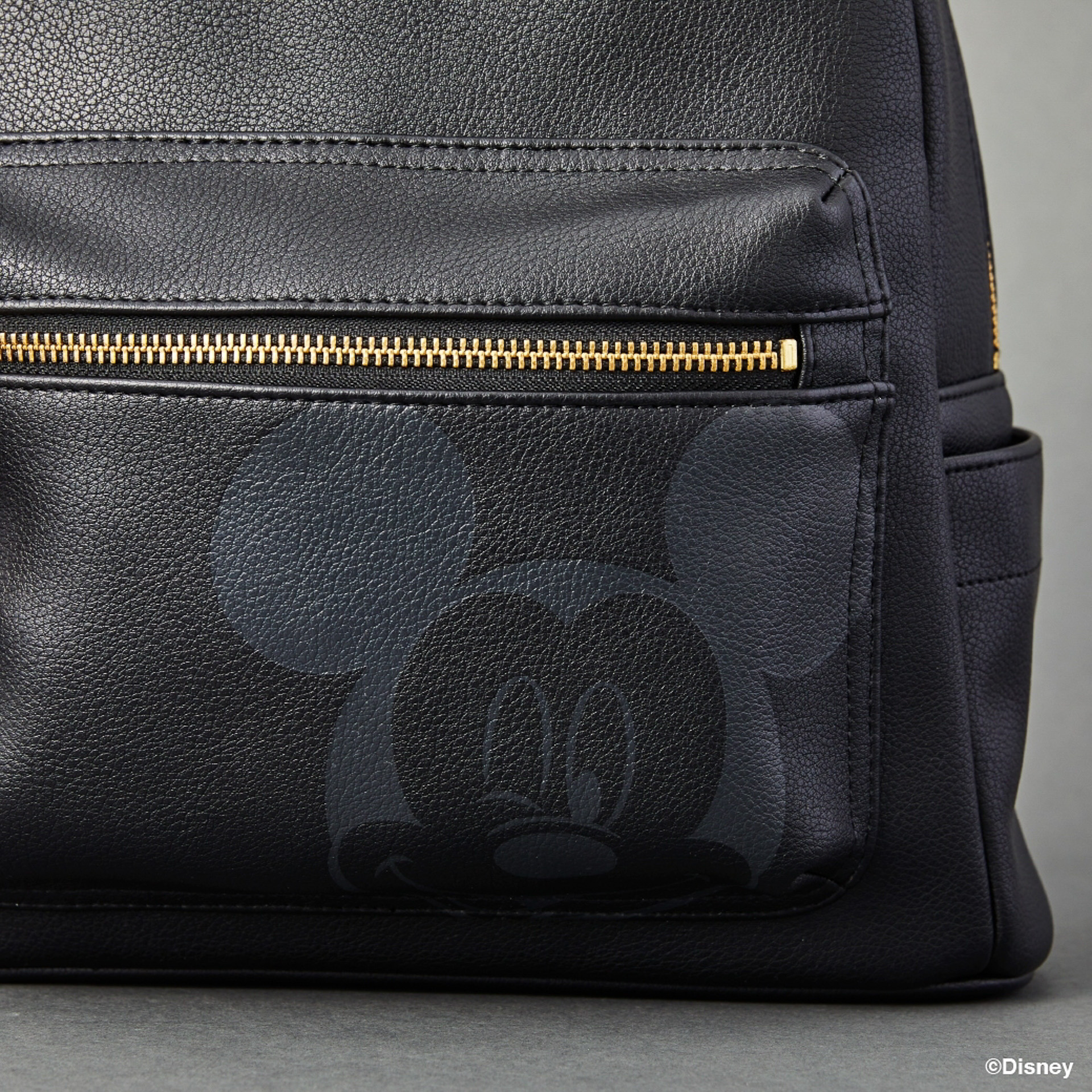 ウィンクしたミッキーマウスをデザイン