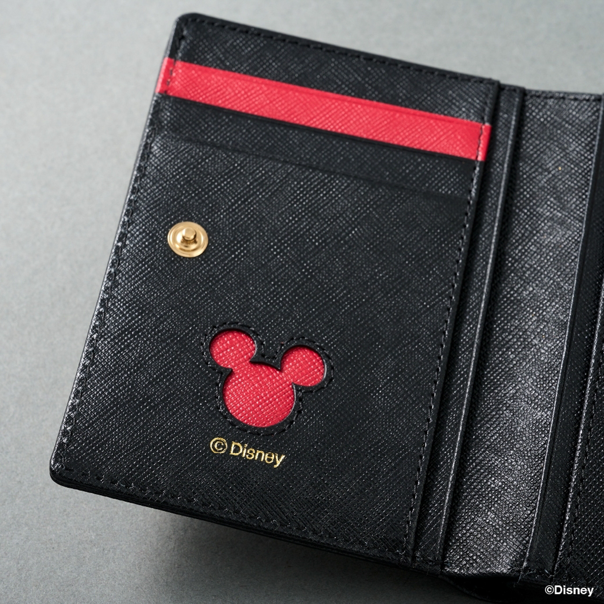 ミッキーアイコンのくり抜きも