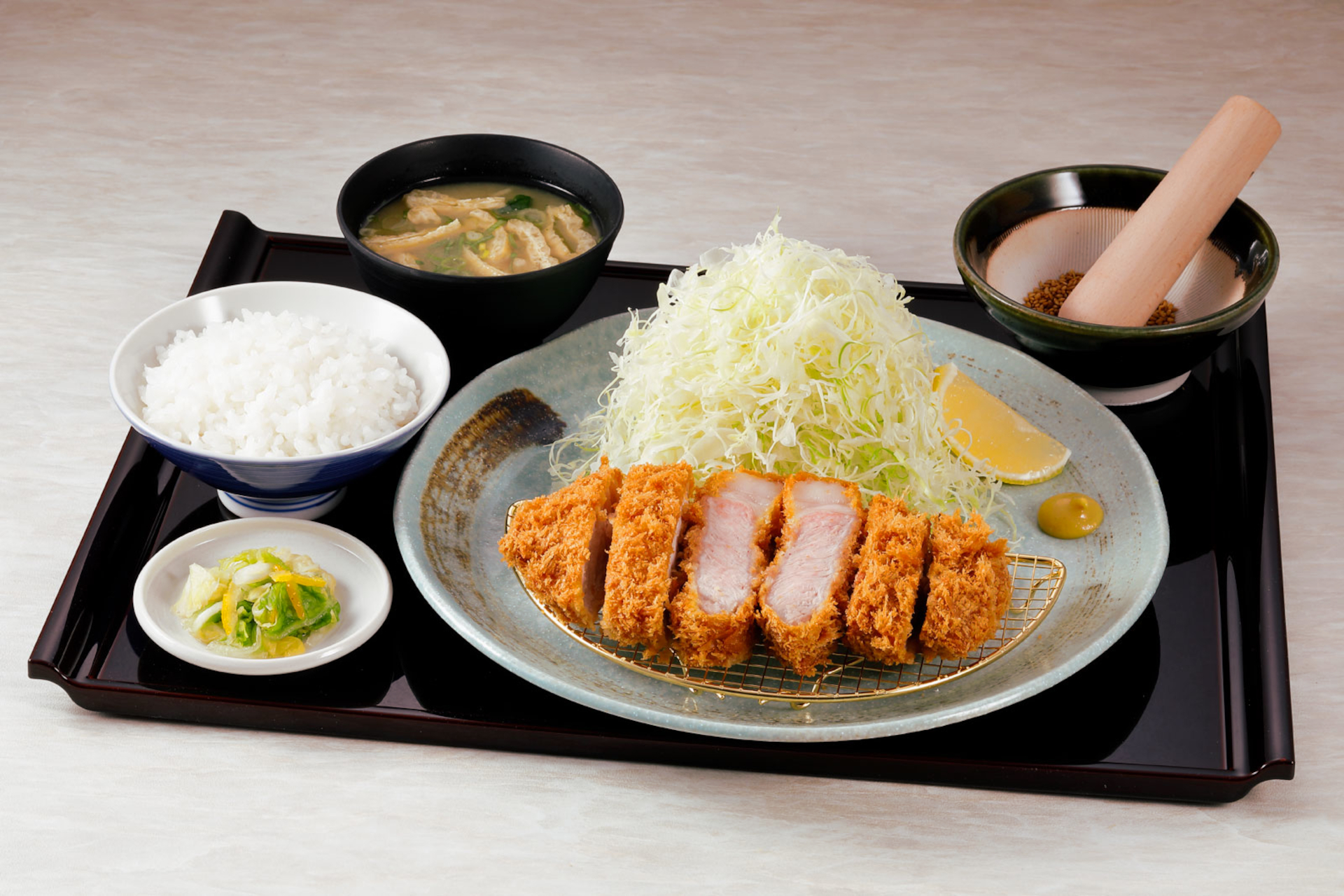 和豚もちぶた ロースかつ膳