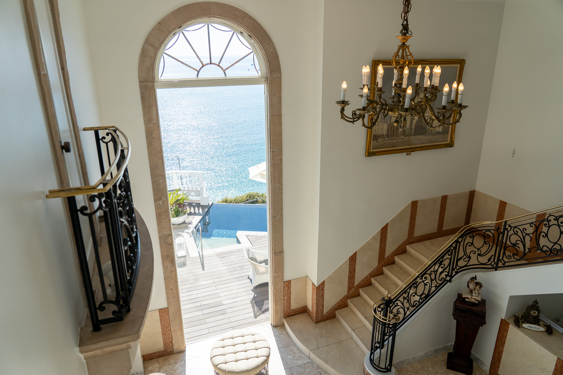 館内の装飾品やアートにも注目