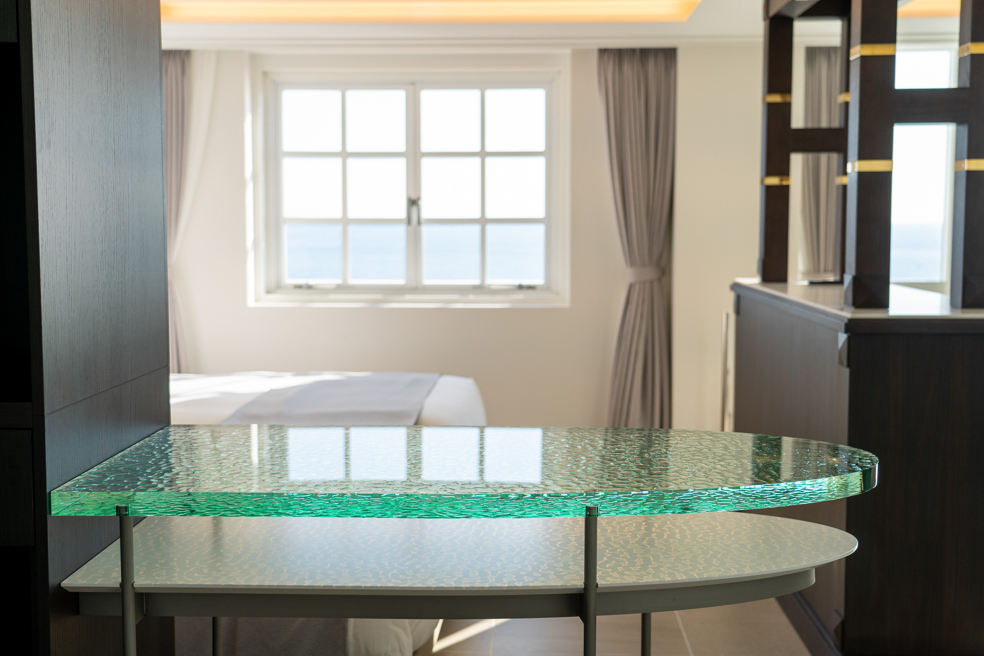 共通のテーブル＆チェアセットは個人的にこの部屋の置き場所が一番気に入った