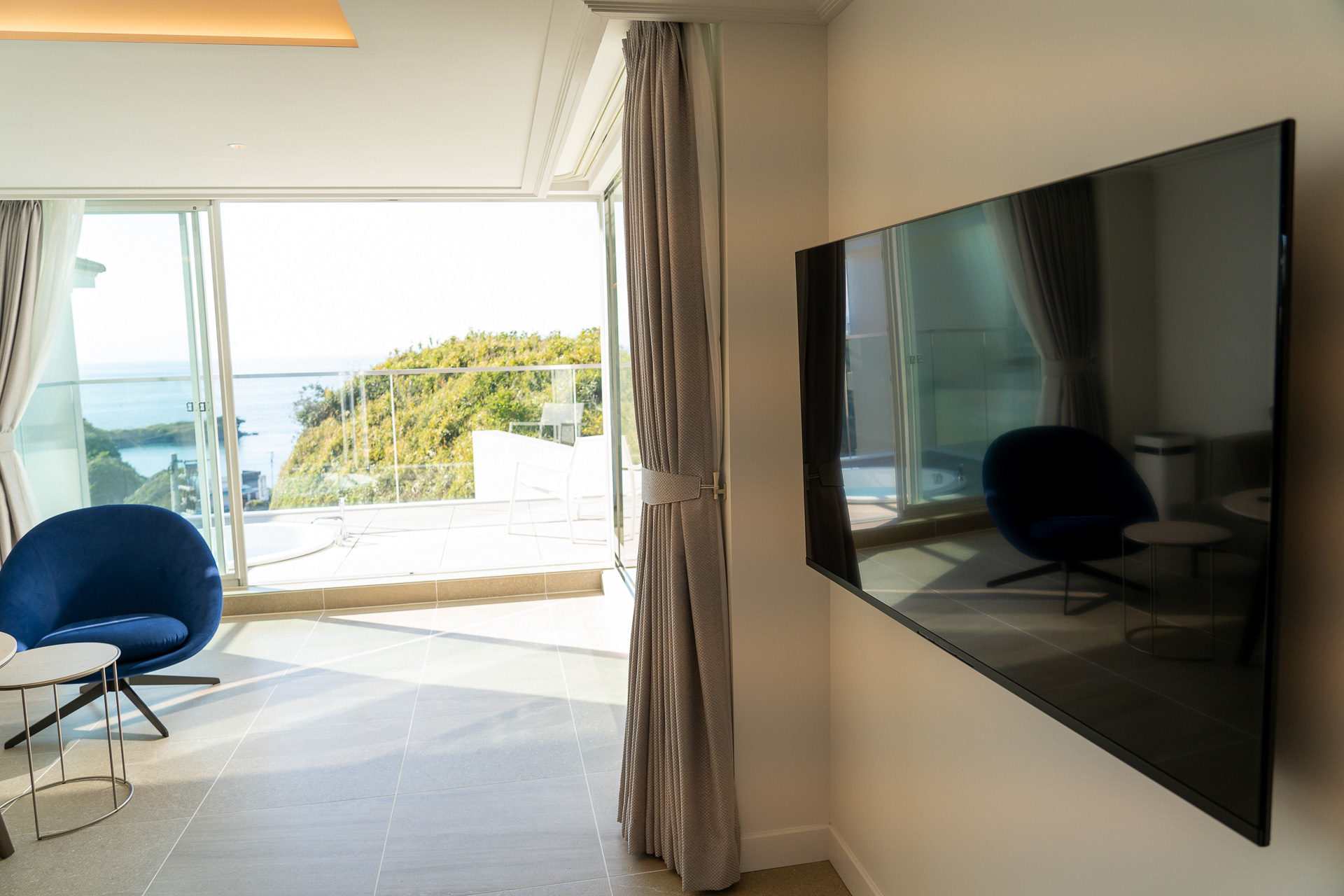 テレビはキャスト・ミラーリング機能付き