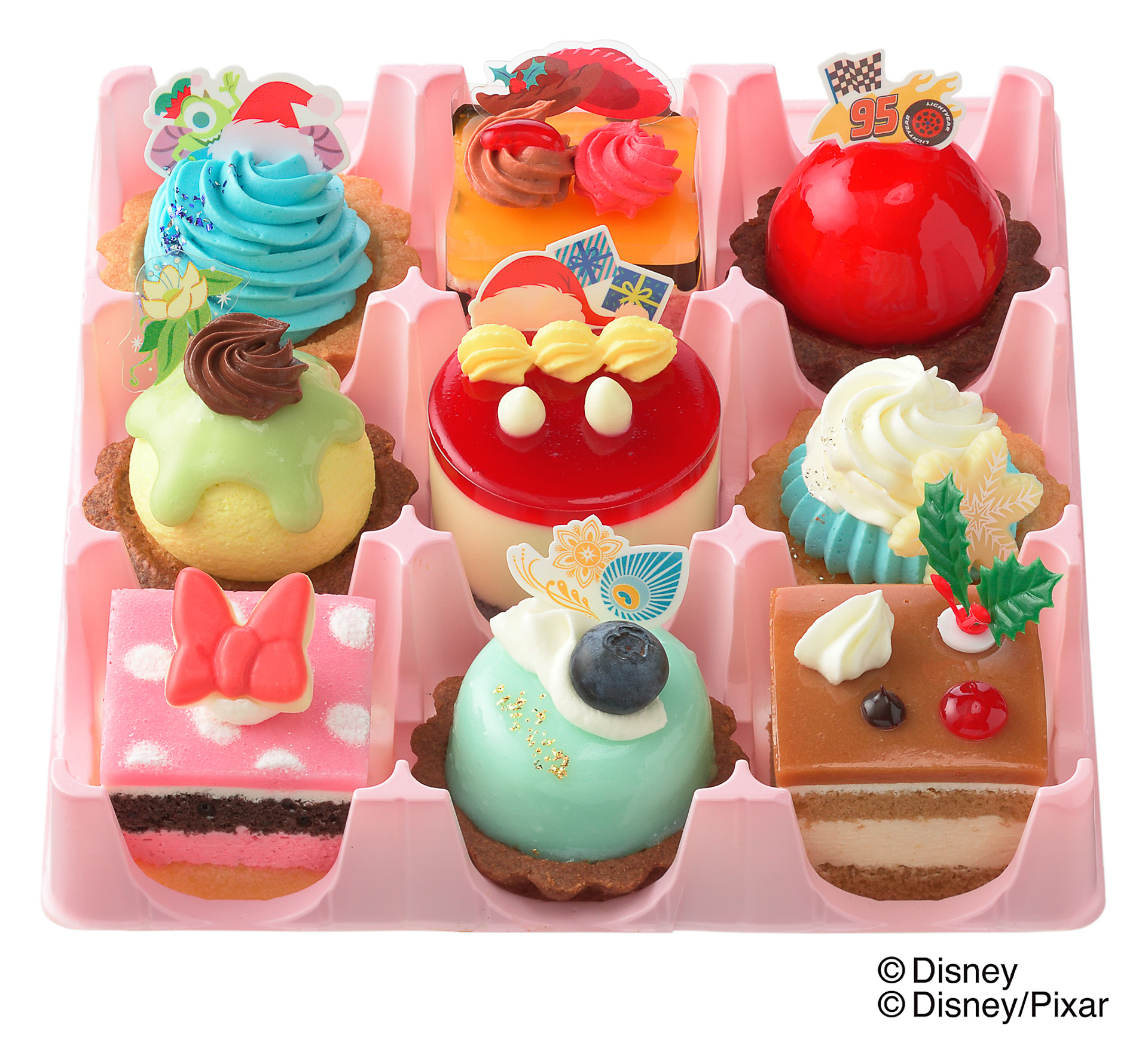 キャライメージのケーキが9個入っている