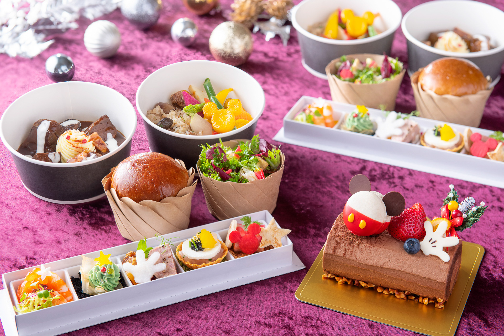 ディズニーアンバサダーホテルのテイクアウトメニュー「クリスマスセット」（1万8000円）