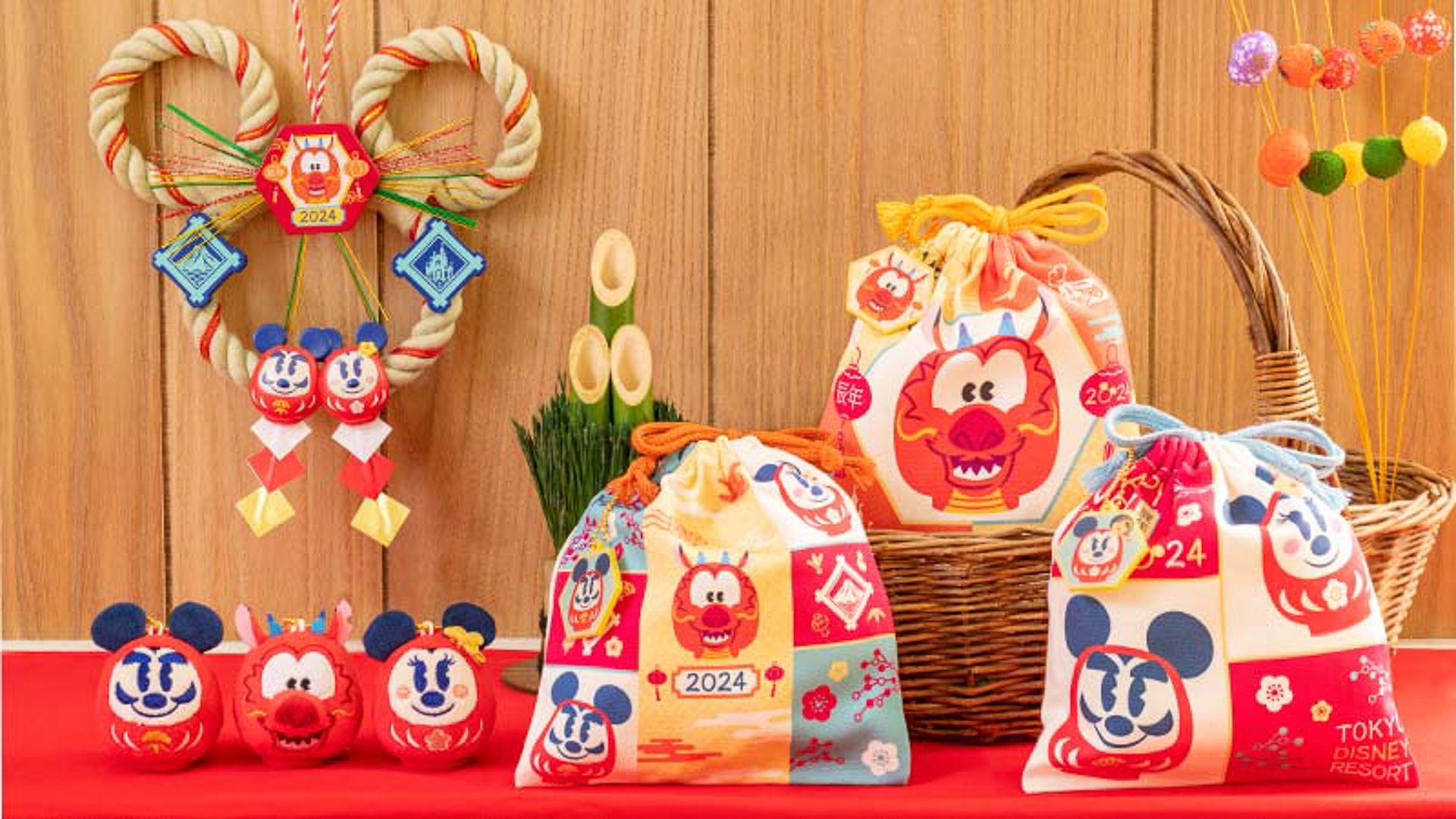 東京ディズニーリゾートでは、お正月向けに“だるま”デザインのグッズが登場します