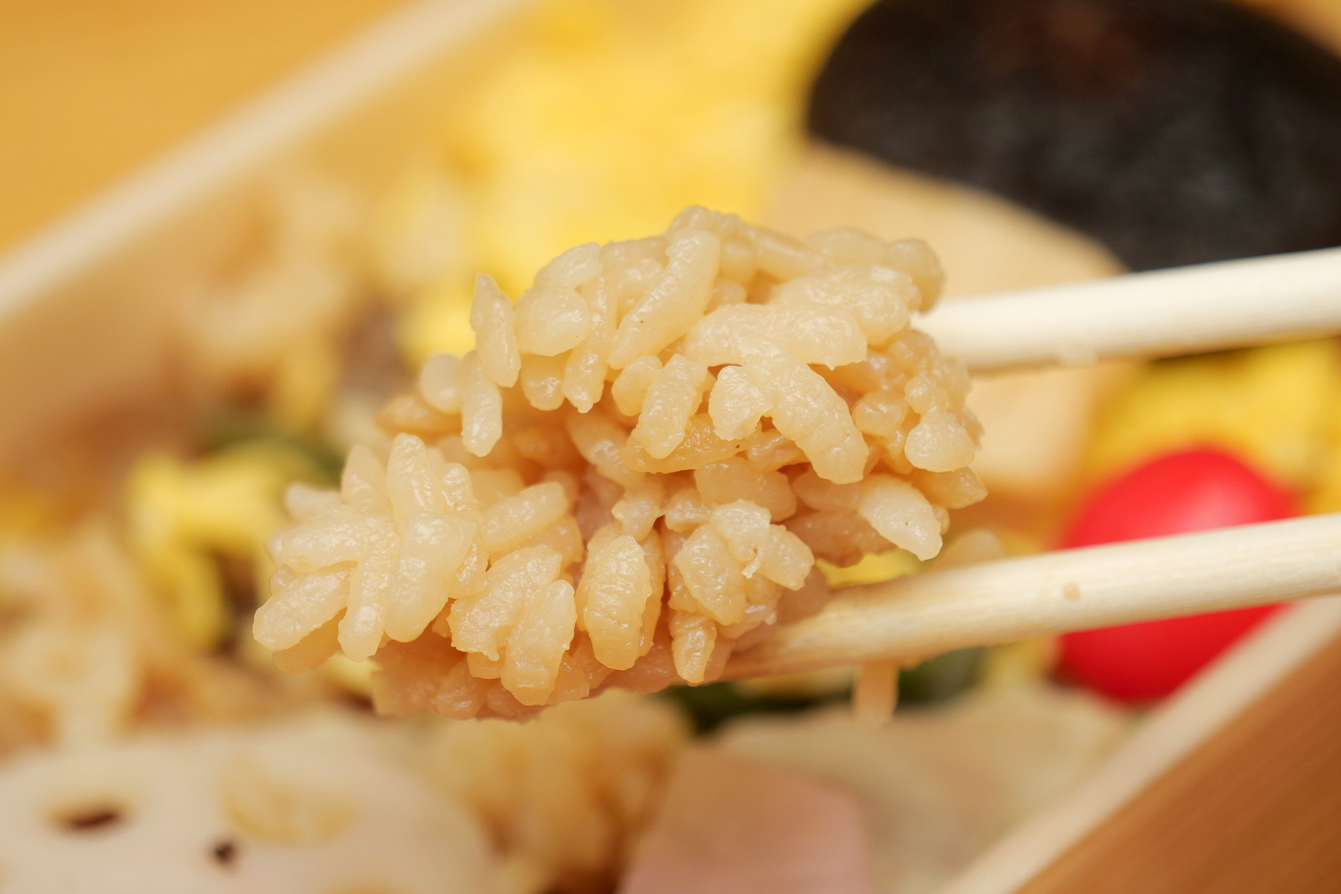 醤油めし自体は、醤油の風味が強く感じられ、やや甘みの少ない味わい