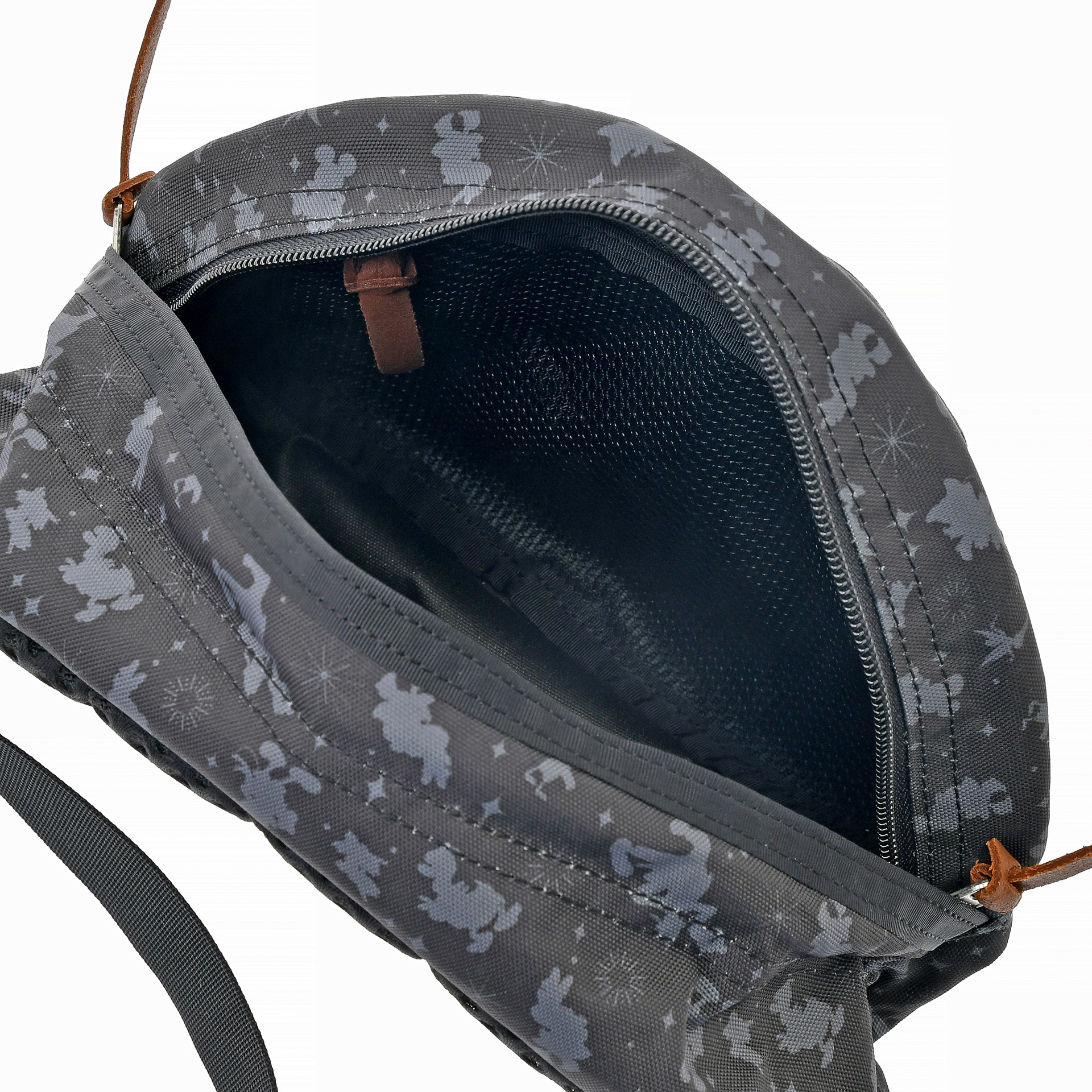 ミッキー＆フレンズとティンカー・ベルなどが描かれている