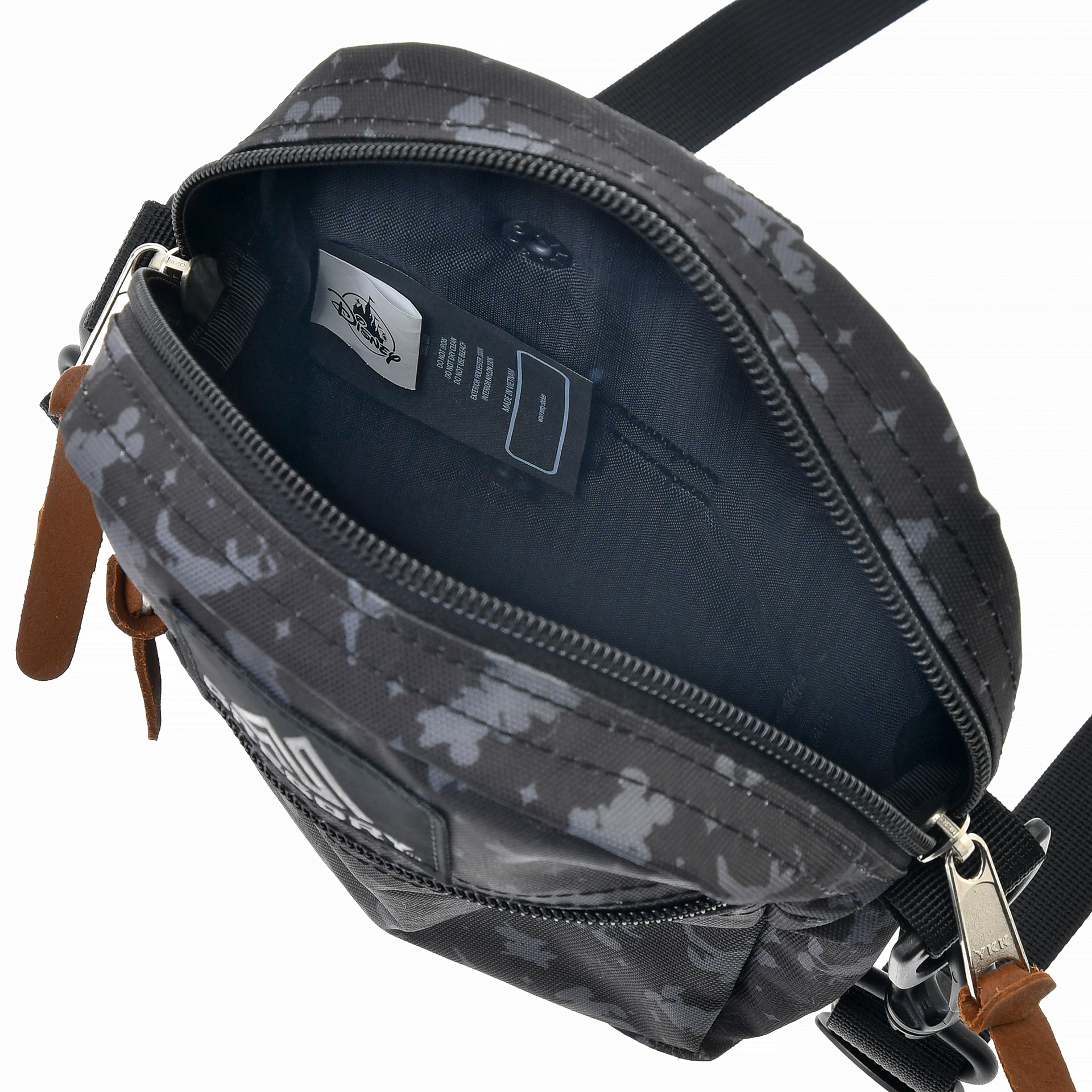 内側はシンプルなブラック