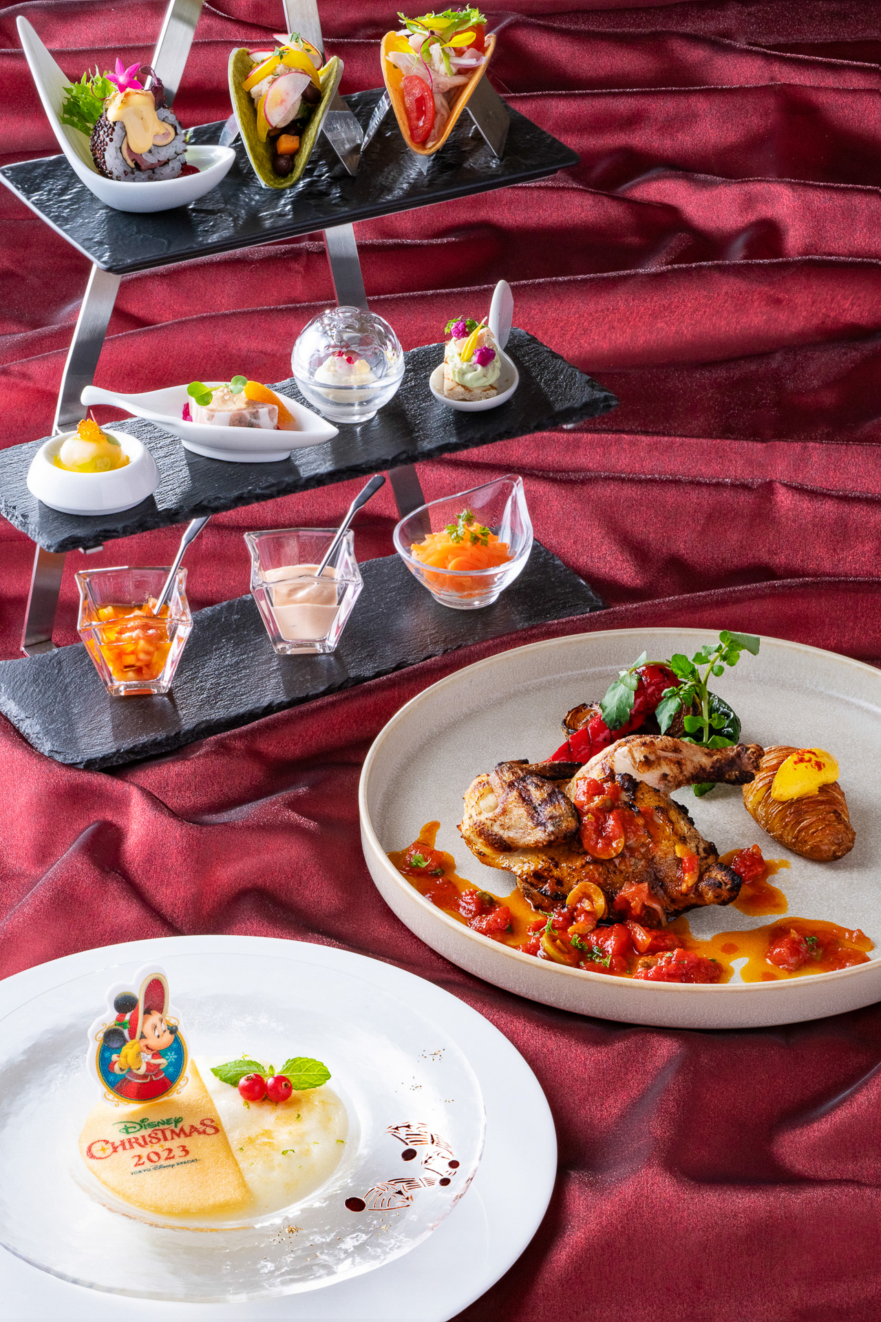 「エンパイア・グリル」の「“ディズニー・クリスマス”エンパイア・グリル・ランチ」（6500円）