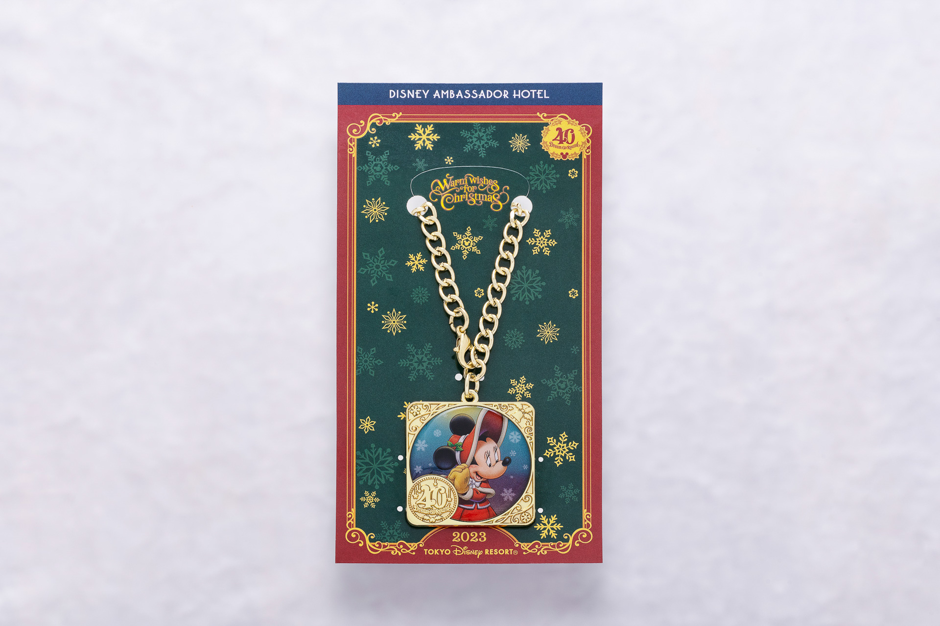 ミニーマウスデザインの「オリジナルチャーム」付き