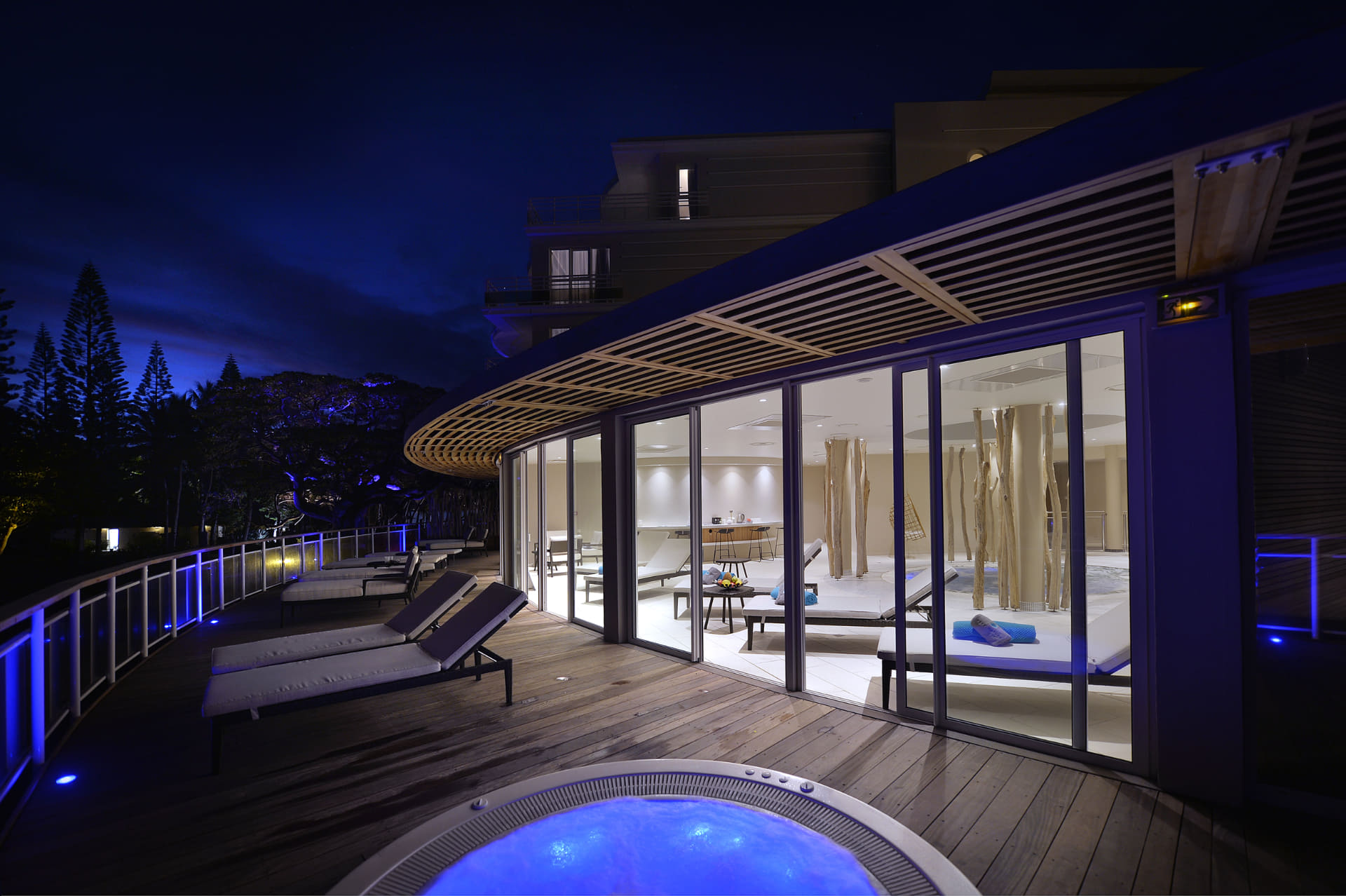 ジャグジーやサウナなどが利用できるスパアクセス料金は、宿泊者が3000CFP、宿泊者以外は4200CFP。同日にトリートメントを受ける人は2700CFPに（写真提供：DEEP NATURE SPA NOUMEA）