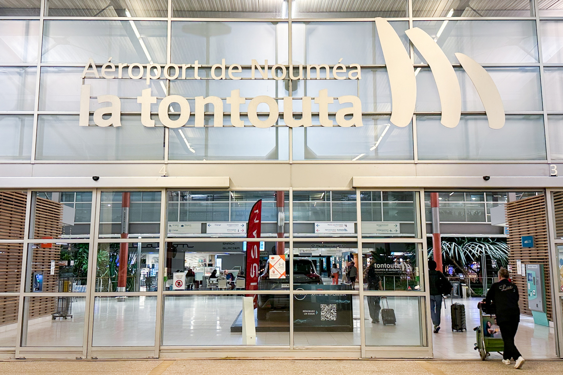 22時過ぎにラ・トントゥータ国際空港に到着