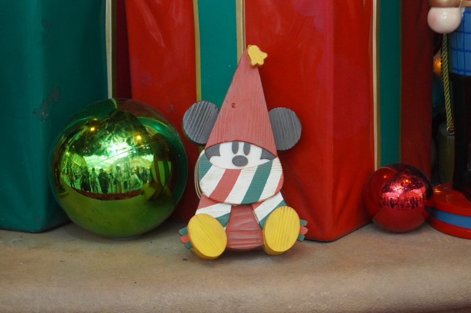 東京ディズニーランド、いよいよクリスマス開幕。園内装飾は妖精