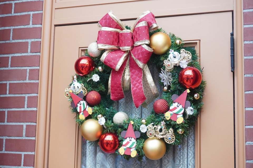 東京ディズニーランド、いよいよクリスマス開幕。園内装飾は妖精