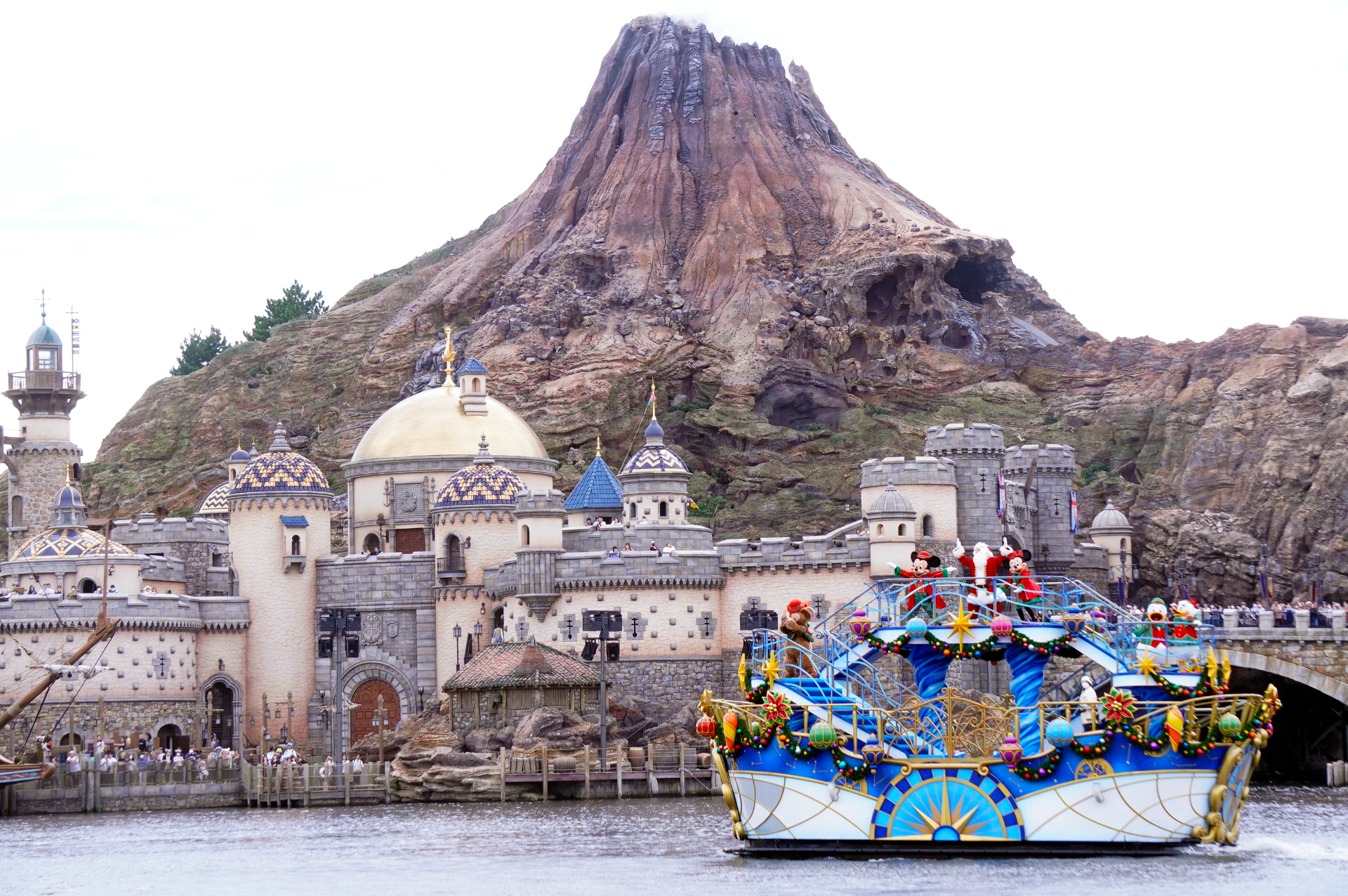 東京ディズニーシーのエンターテイメントプログラム「ディズニー・クリスマス・グリーティング」