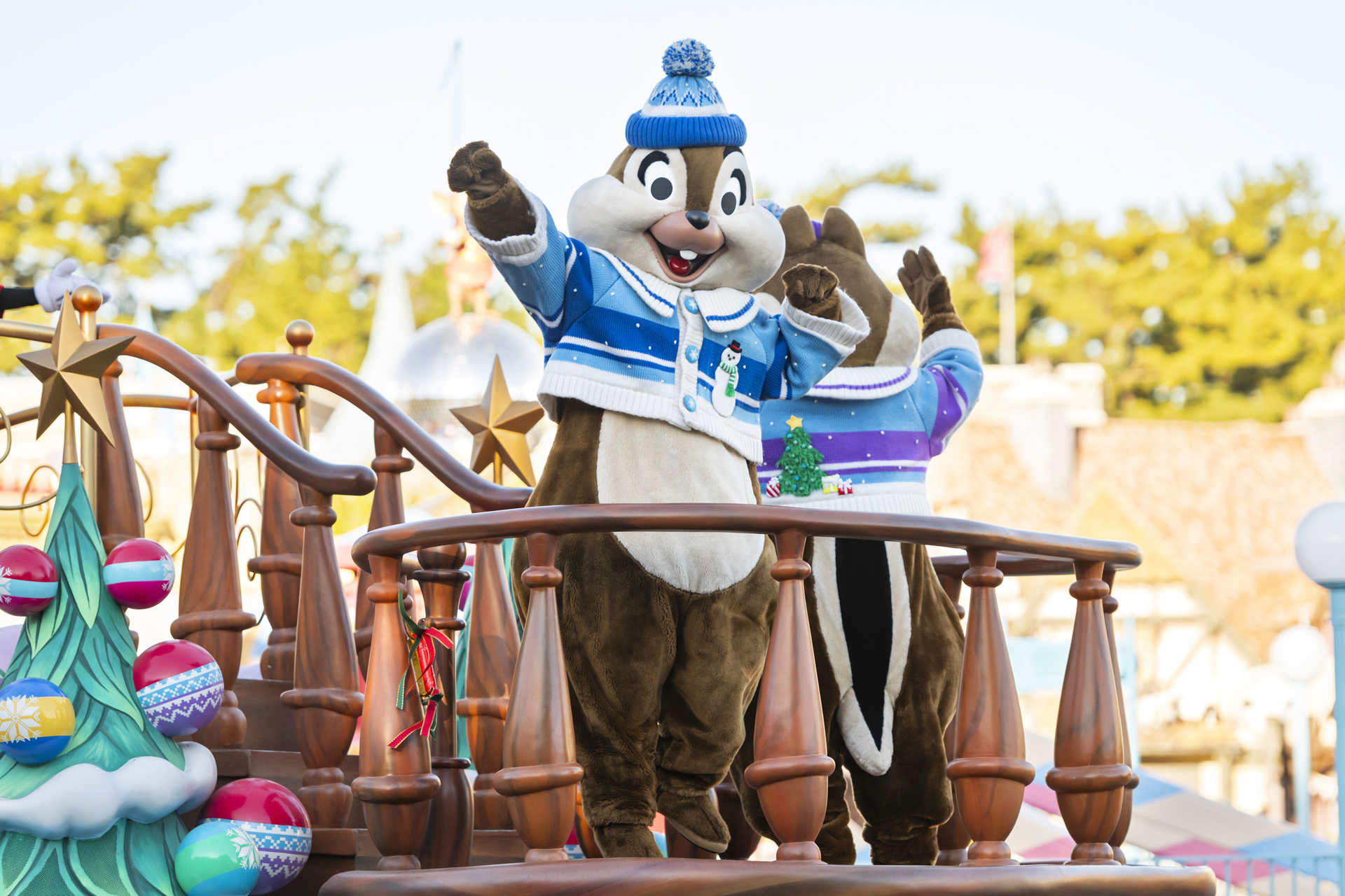 チップとデールも色違いの衣装でとってもキュート